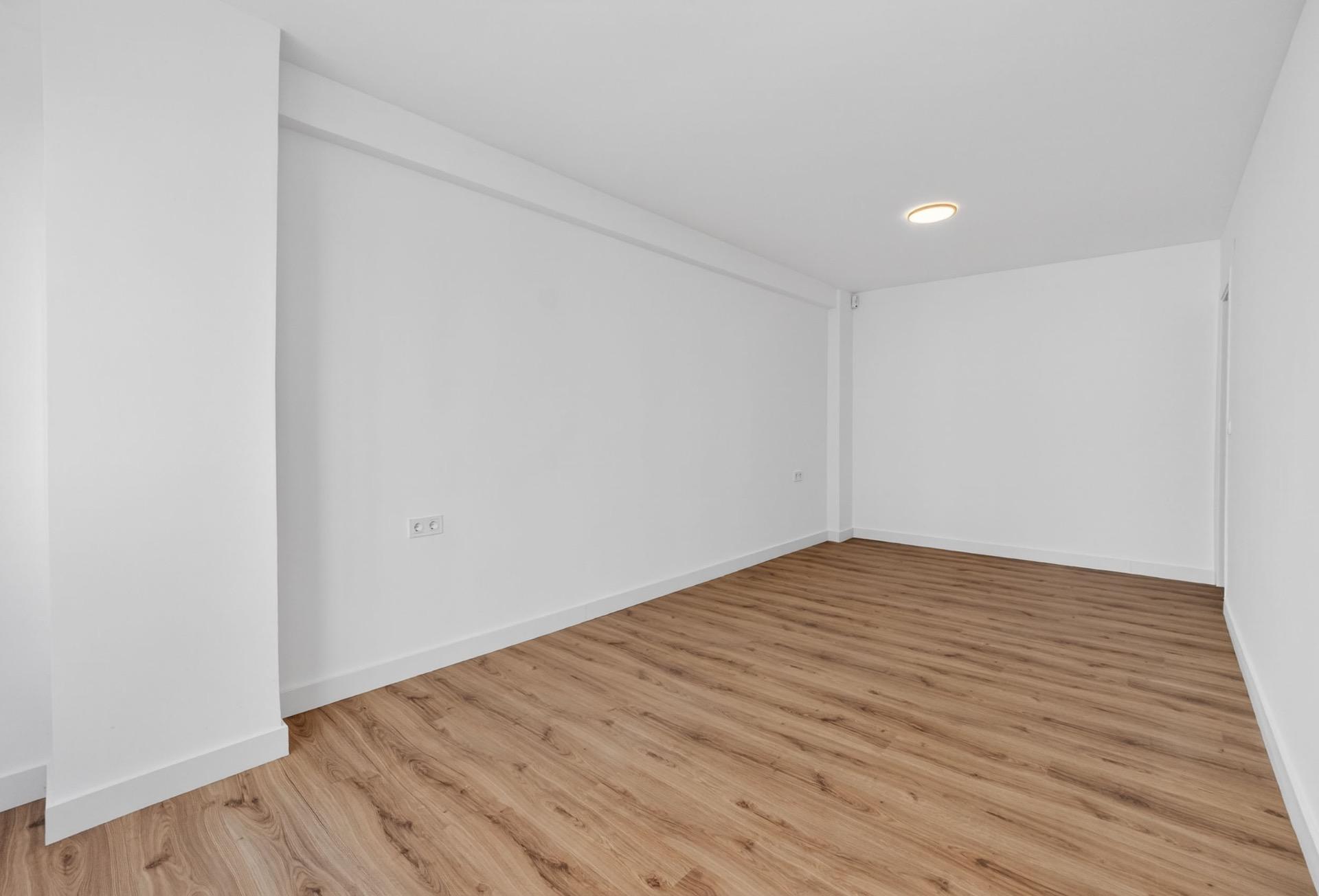For sale - 3 Bedroom 1 Bathroom Apartment in Torrevieja - Centro  - Alicante