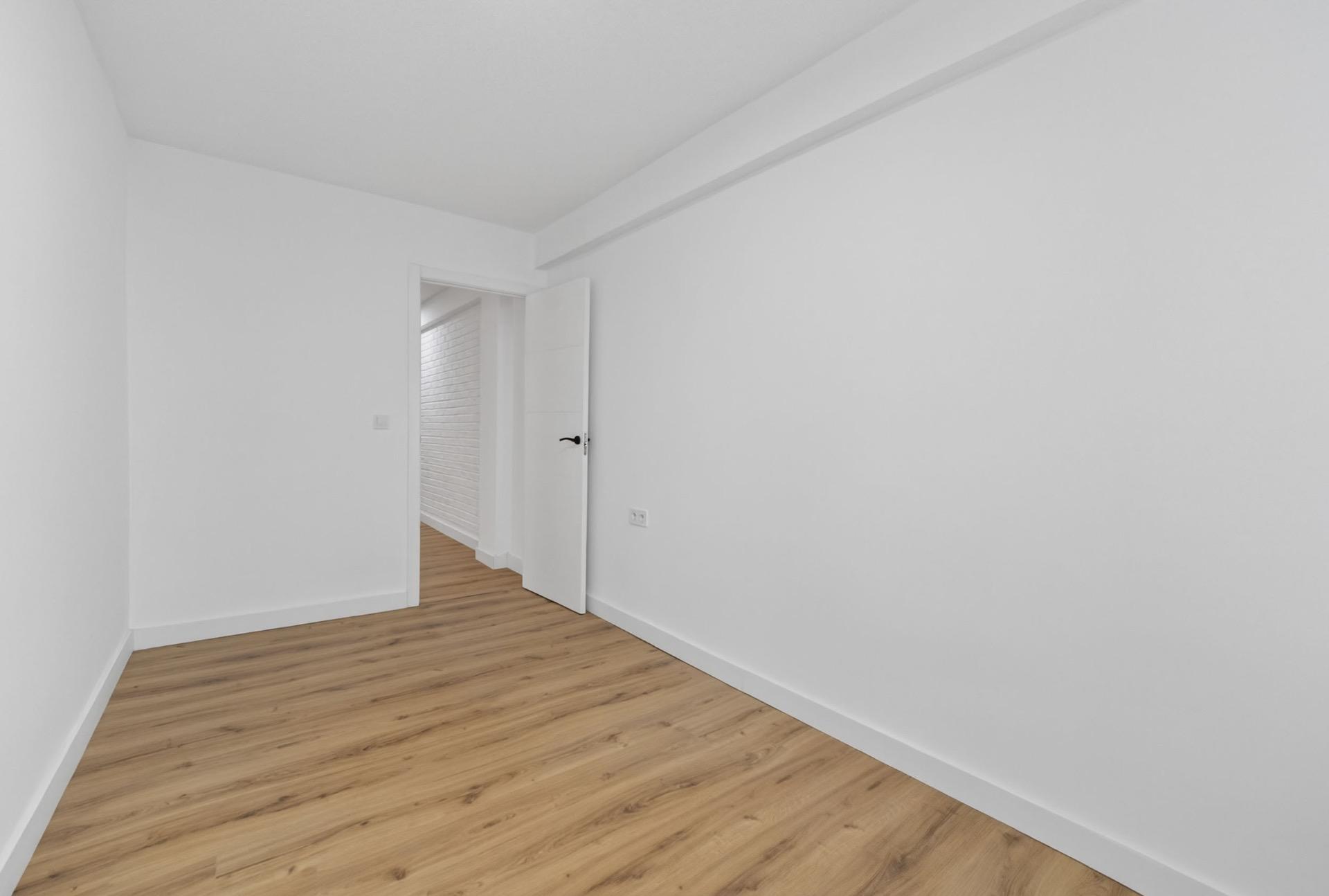 For sale - 3 Bedroom 1 Bathroom Apartment in Torrevieja - Centro  - Alicante