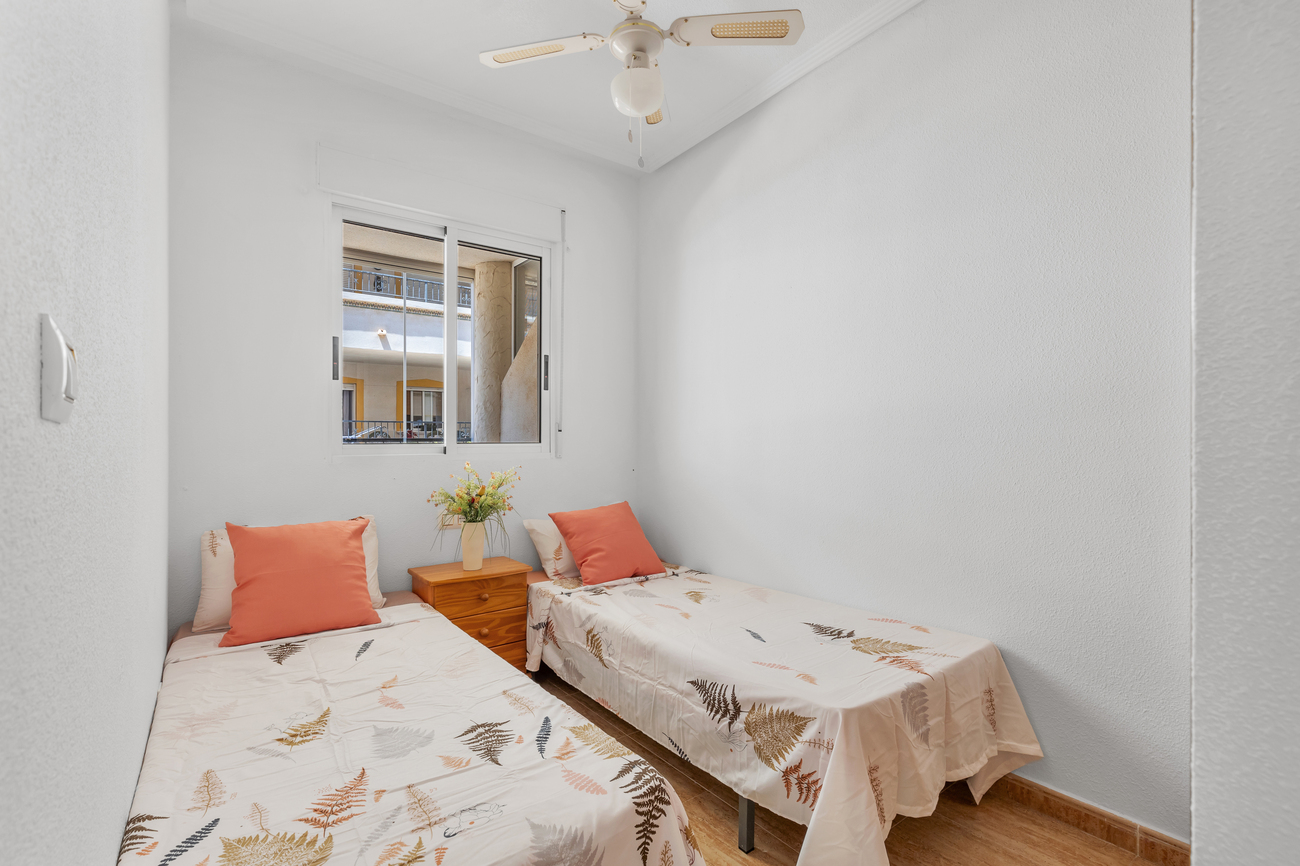 For sale - 2 Bedroom 1 Bathroom Apartment in Orihuela Costa -  - Alicante