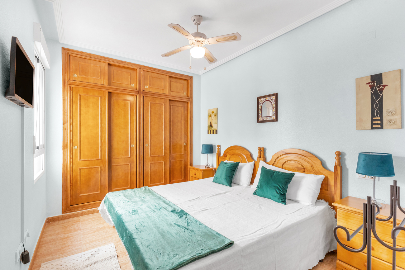 For sale - 2 Bedroom 1 Bathroom Apartment in Orihuela Costa -  - Alicante