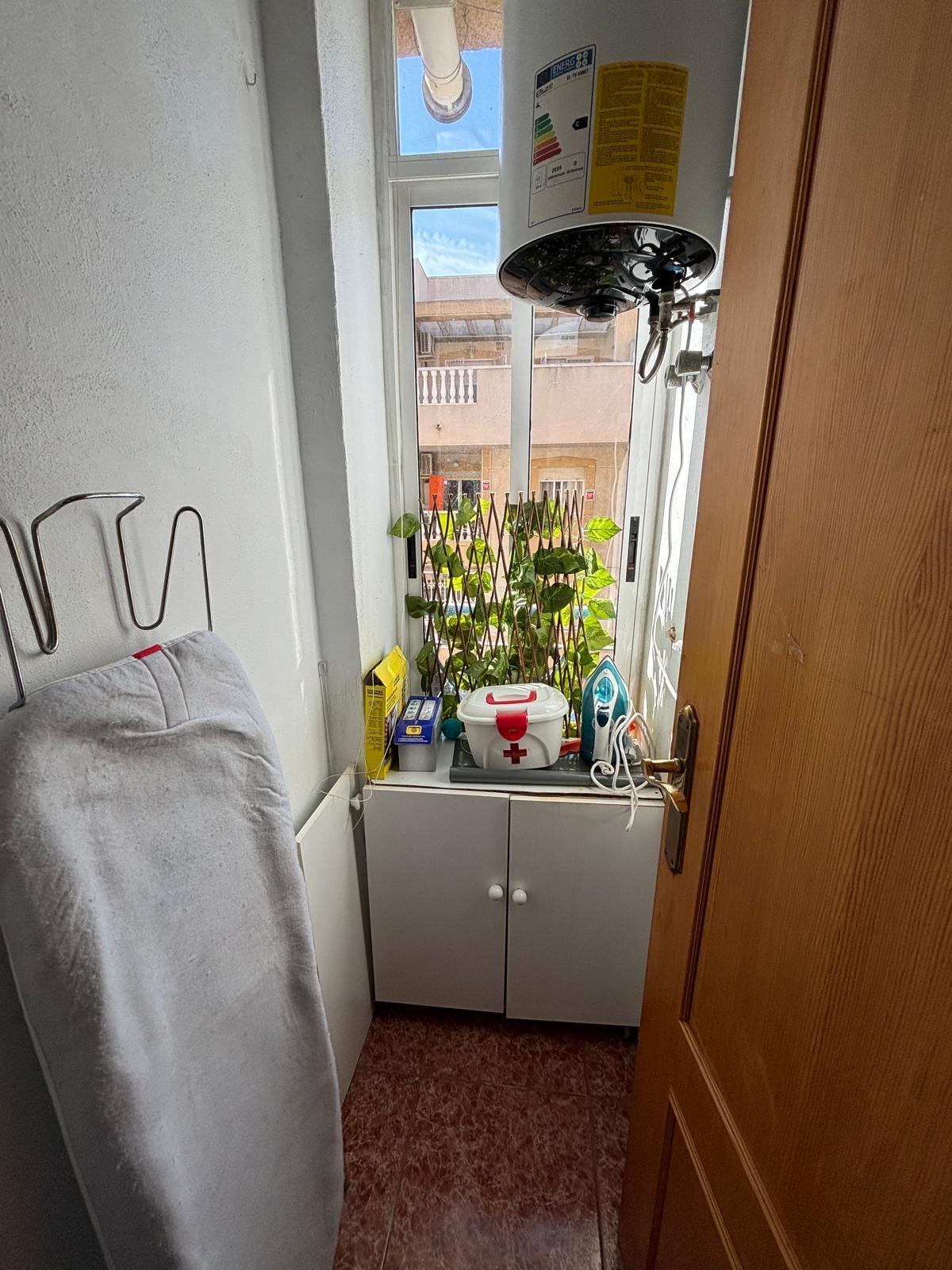 For sale - 3 Bedroom 1 Bathroom Apartment in Torrevieja - Playa De Los Locos  - Alicante