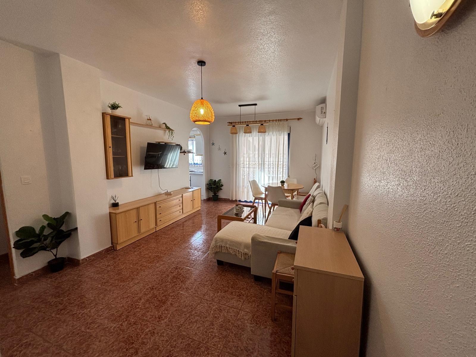 For sale - 3 Bedroom 1 Bathroom Apartment in Torrevieja - Playa De Los Locos  - Alicante