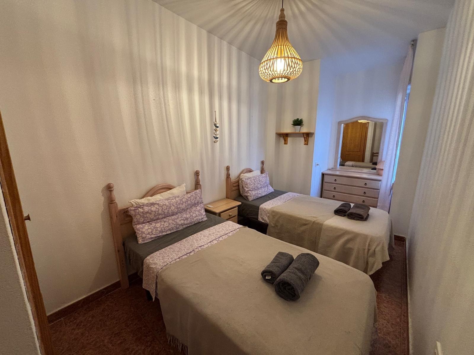 For sale - 3 Bedroom 1 Bathroom Apartment in Torrevieja - Playa De Los Locos  - Alicante