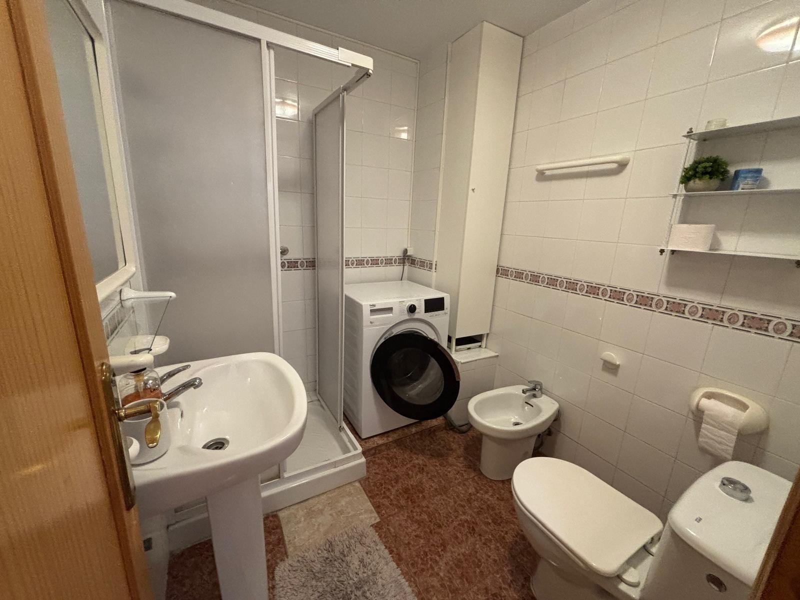 For sale - 3 Bedroom 1 Bathroom Apartment in Torrevieja - Playa De Los Locos  - Alicante