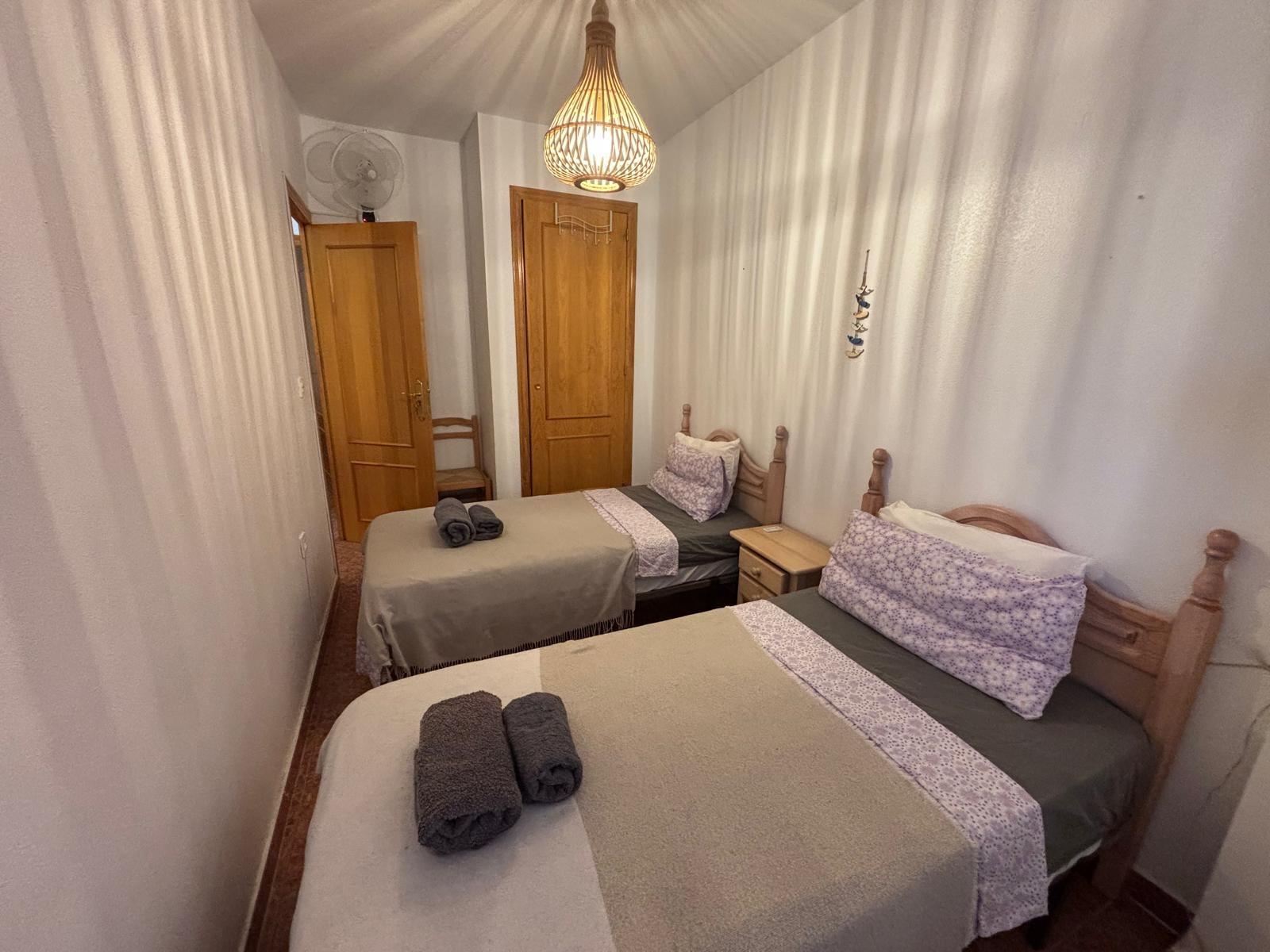 For sale - 3 Bedroom 1 Bathroom Apartment in Torrevieja - Playa De Los Locos  - Alicante