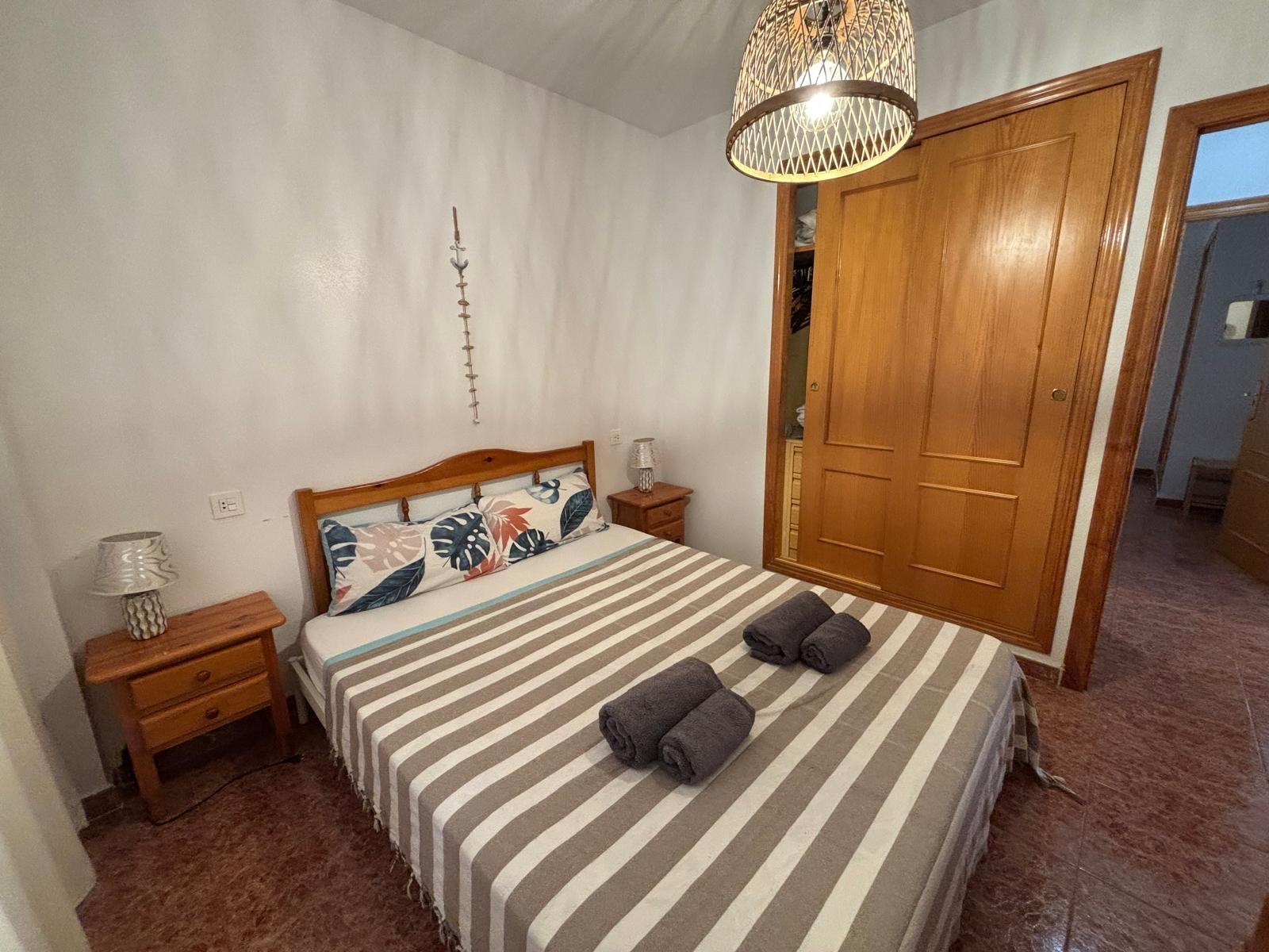 For sale - 3 Bedroom 1 Bathroom Apartment in Torrevieja - Playa De Los Locos  - Alicante