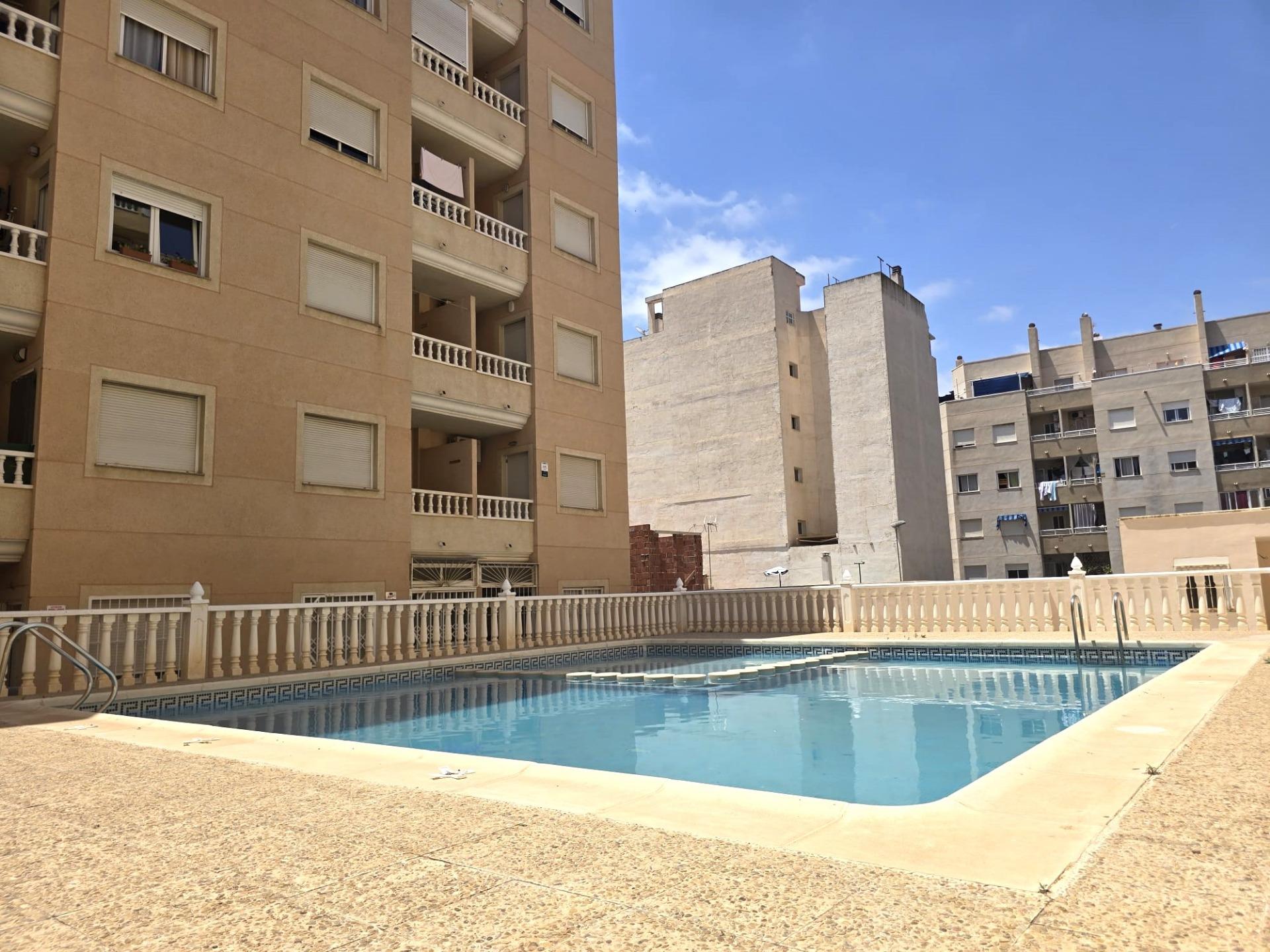 For sale - 2 Bedroom 1 Bathroom Apartment in Torrevieja - Parque Las Naciones  - Alicante
