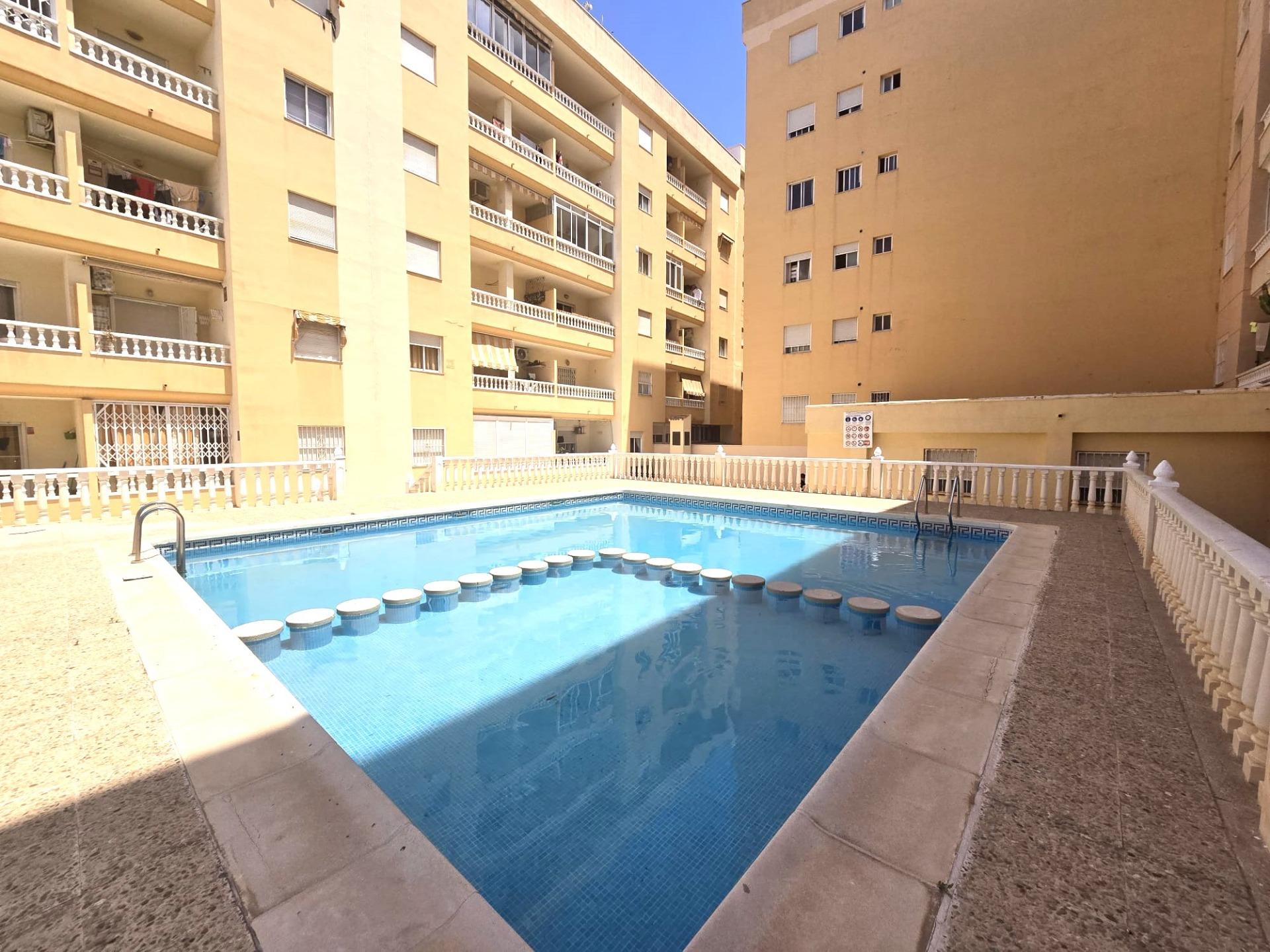 For sale - 2 Bedroom 1 Bathroom Apartment in Torrevieja - Parque Las Naciones  - Alicante