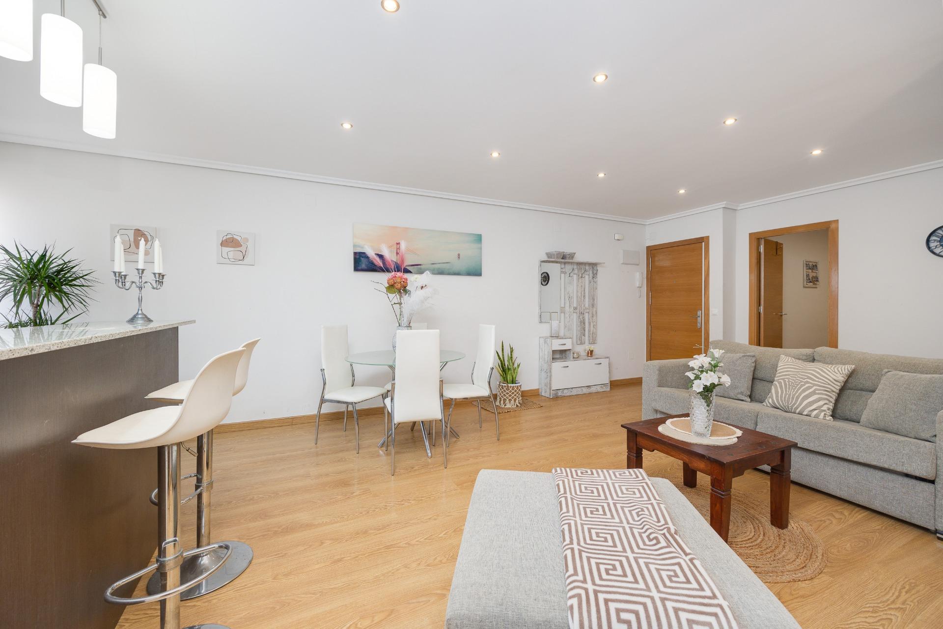For sale - 2 Bedroom 1 Bathroom Apartment in Torrevieja - Centro  - Alicante