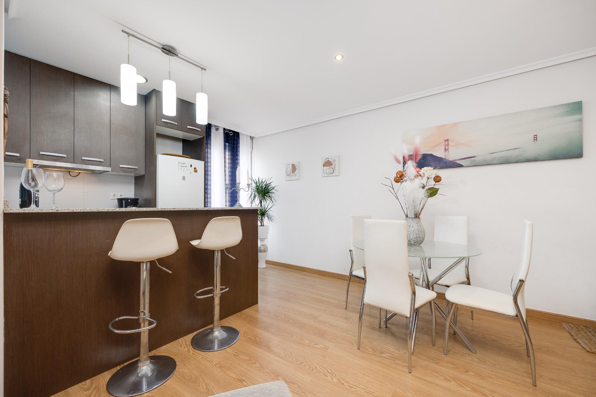 For sale - 2 Bedroom 1 Bathroom Apartment in Torrevieja - Centro  - Alicante