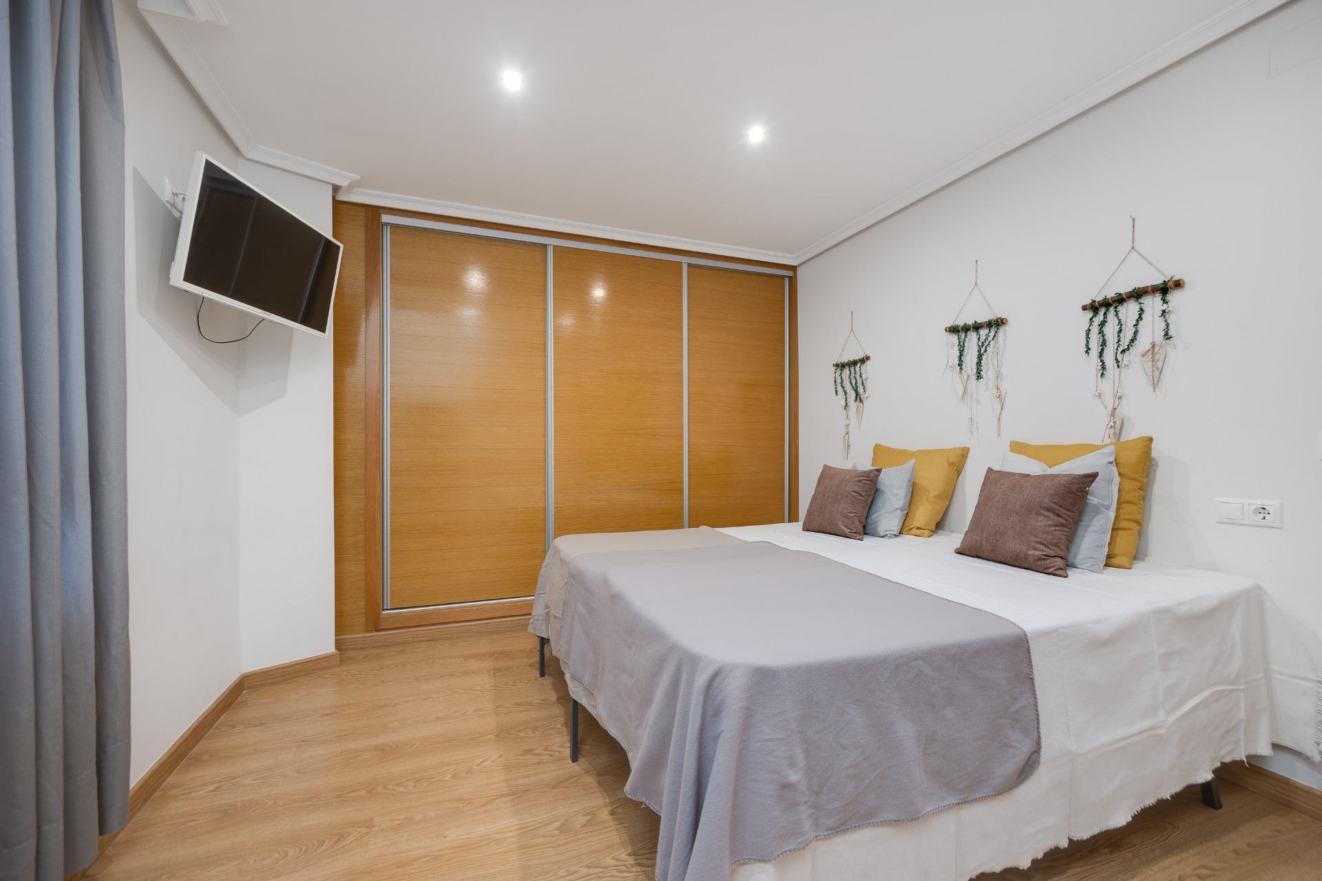 For sale - 2 Bedroom 1 Bathroom Apartment in Torrevieja - Centro  - Alicante