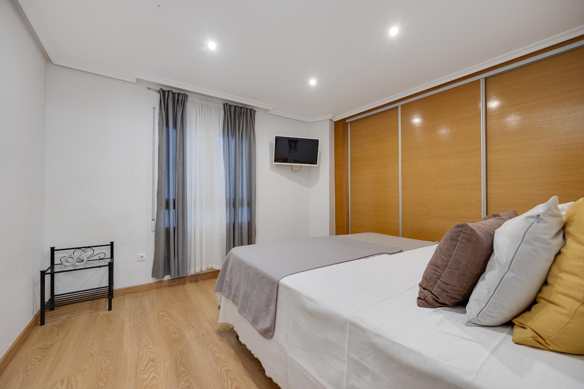 For sale - 2 Bedroom 1 Bathroom Apartment in Torrevieja - Centro  - Alicante
