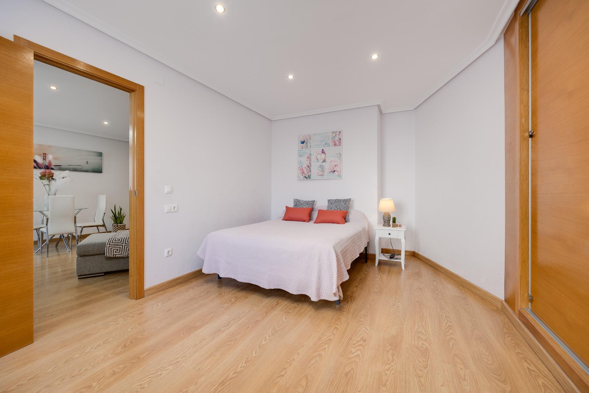 For sale - 2 Bedroom 1 Bathroom Apartment in Torrevieja - Centro  - Alicante