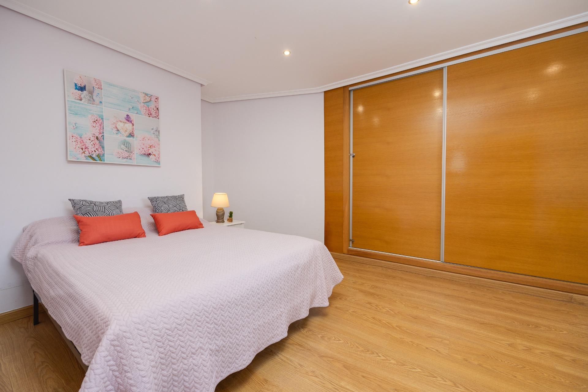 For sale - 2 Bedroom 1 Bathroom Apartment in Torrevieja - Centro  - Alicante