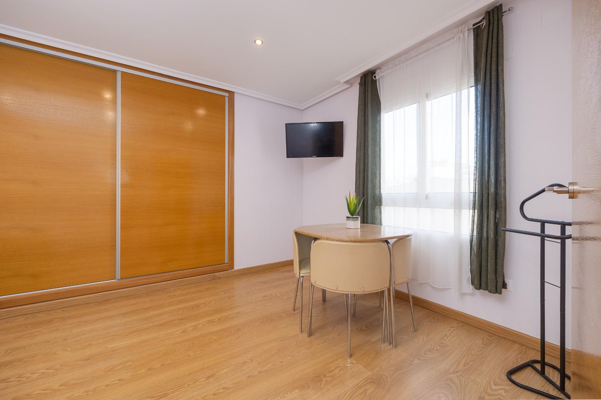 For sale - 2 Bedroom 1 Bathroom Apartment in Torrevieja - Centro  - Alicante