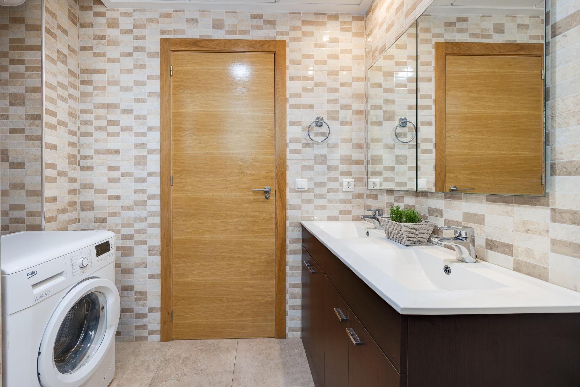 For sale - 2 Bedroom 1 Bathroom Apartment in Torrevieja - Centro  - Alicante