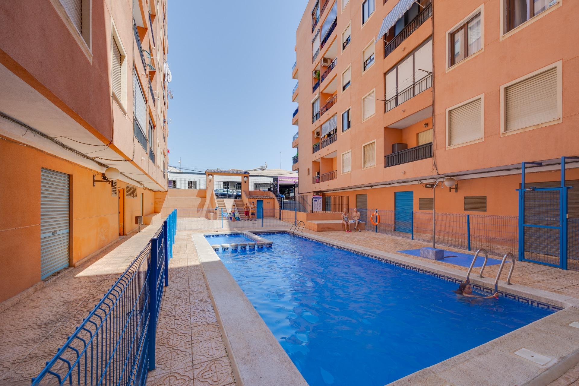 For sale - 2 Bedroom 1 Bathroom Apartment in Torrevieja - Centro  - Alicante