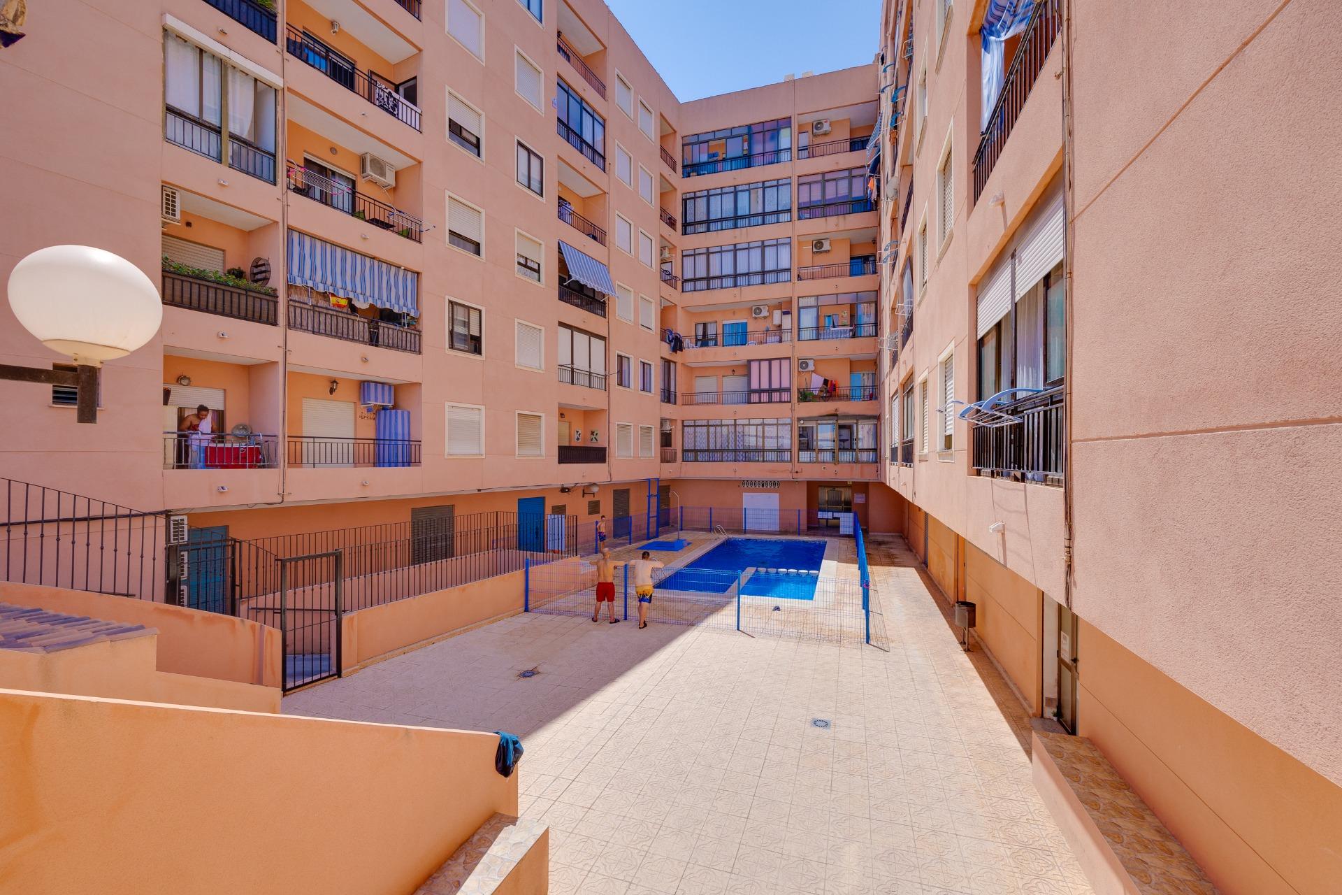For sale - 2 Bedroom 1 Bathroom Apartment in Torrevieja - Centro  - Alicante