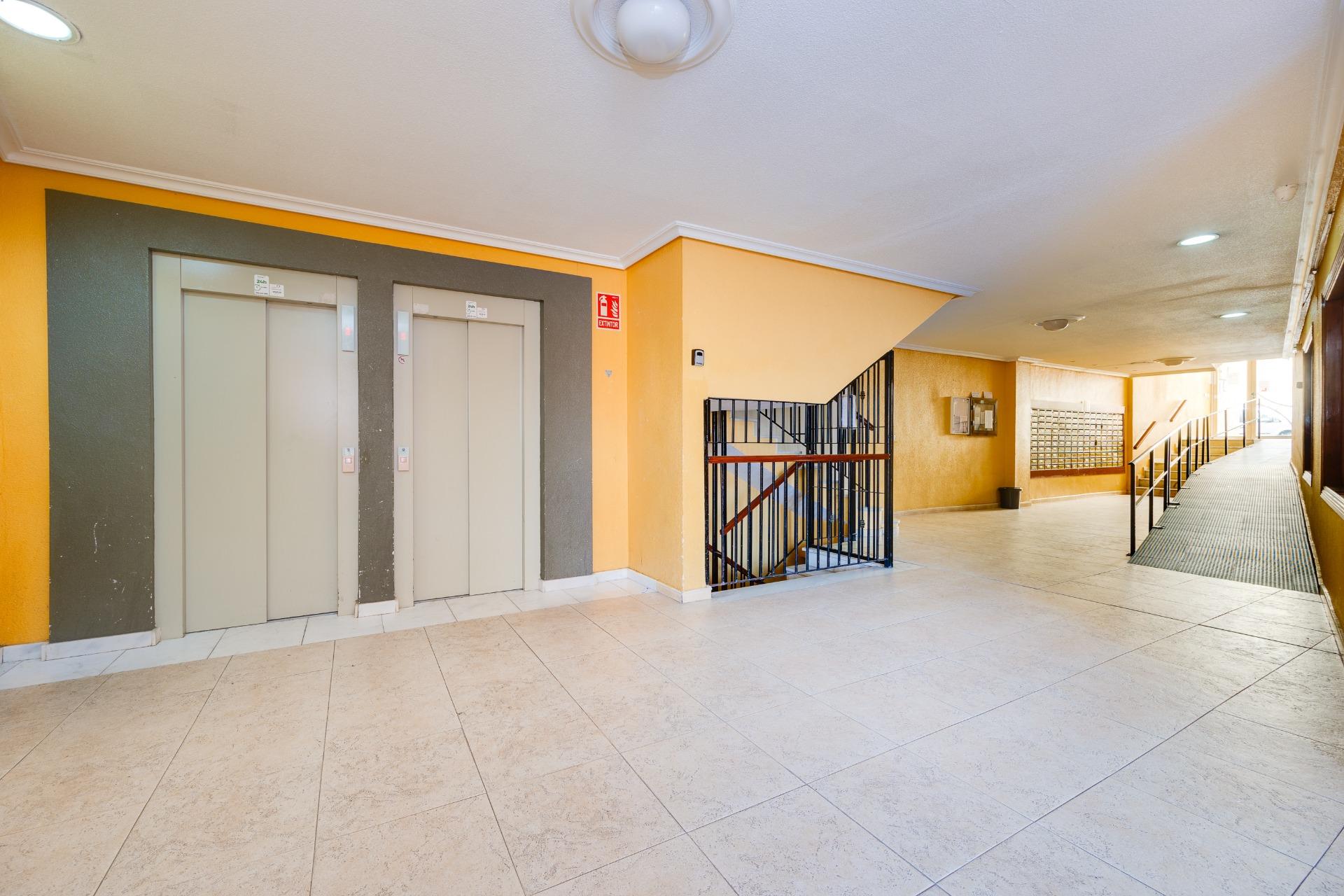 For sale - 2 Bedroom 1 Bathroom Apartment in Torrevieja - Centro  - Alicante