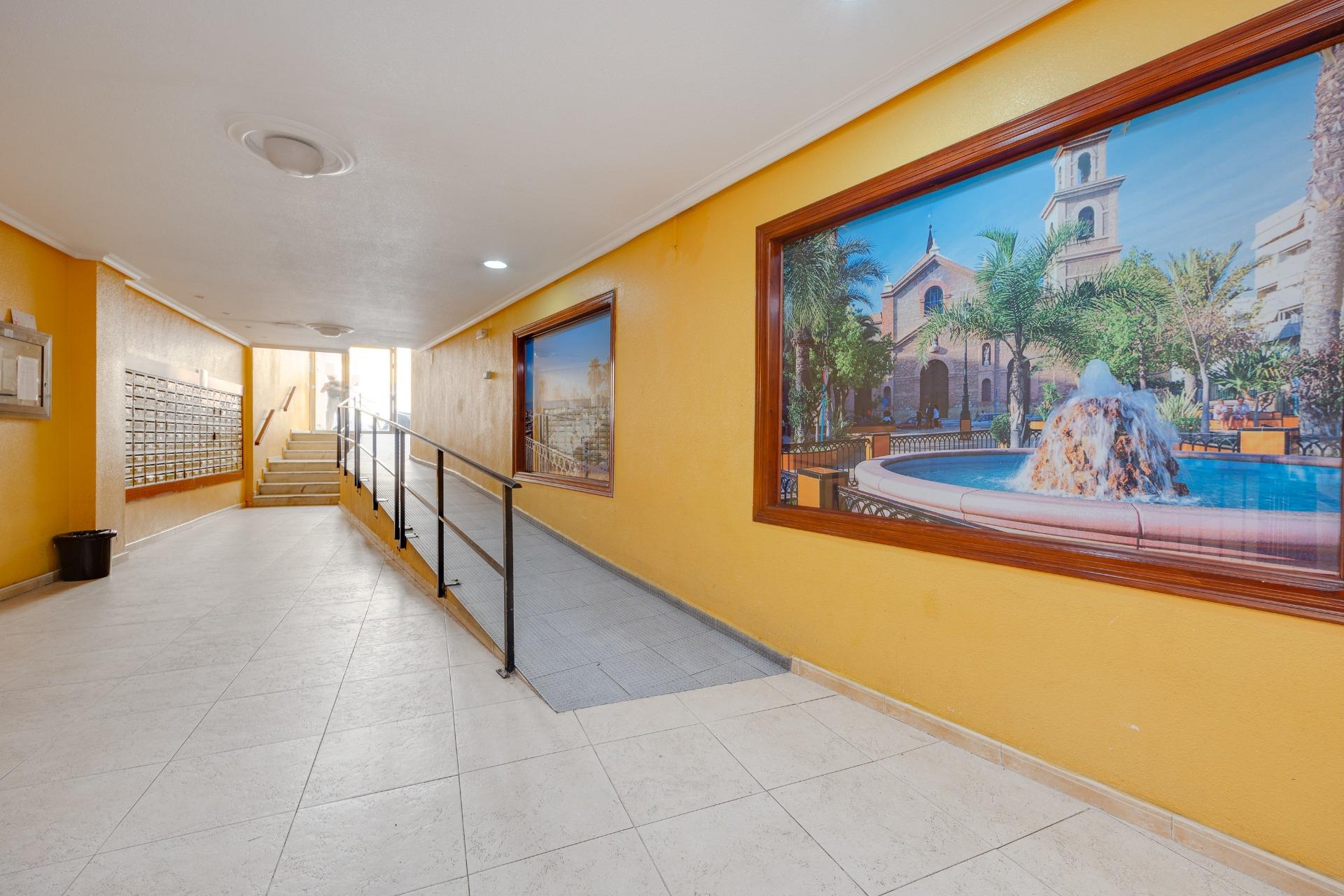 For sale - 2 Bedroom 1 Bathroom Apartment in Torrevieja - Centro  - Alicante