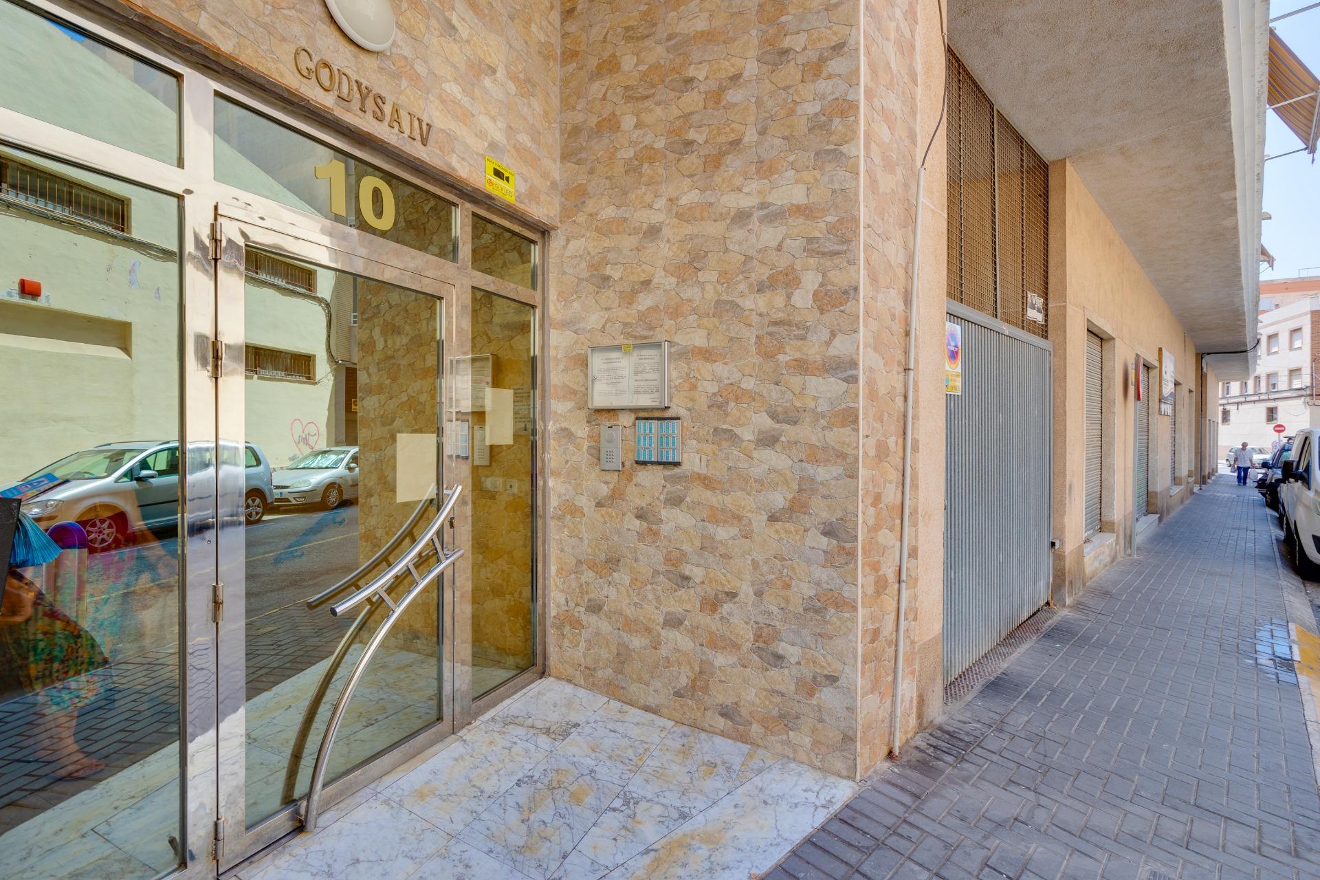 For sale - 2 Bedroom 1 Bathroom Apartment in Torrevieja - Centro  - Alicante