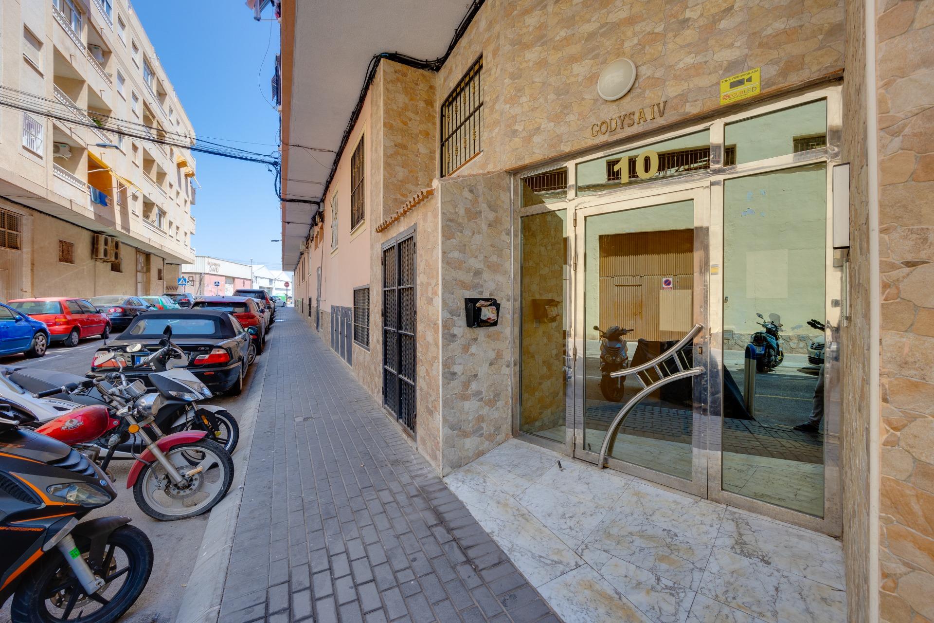 For sale - 2 Bedroom 1 Bathroom Apartment in Torrevieja - Centro  - Alicante