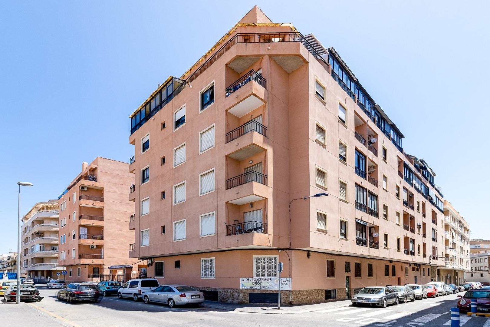 For sale - 2 Bedroom 1 Bathroom Apartment in Torrevieja - Centro  - Alicante