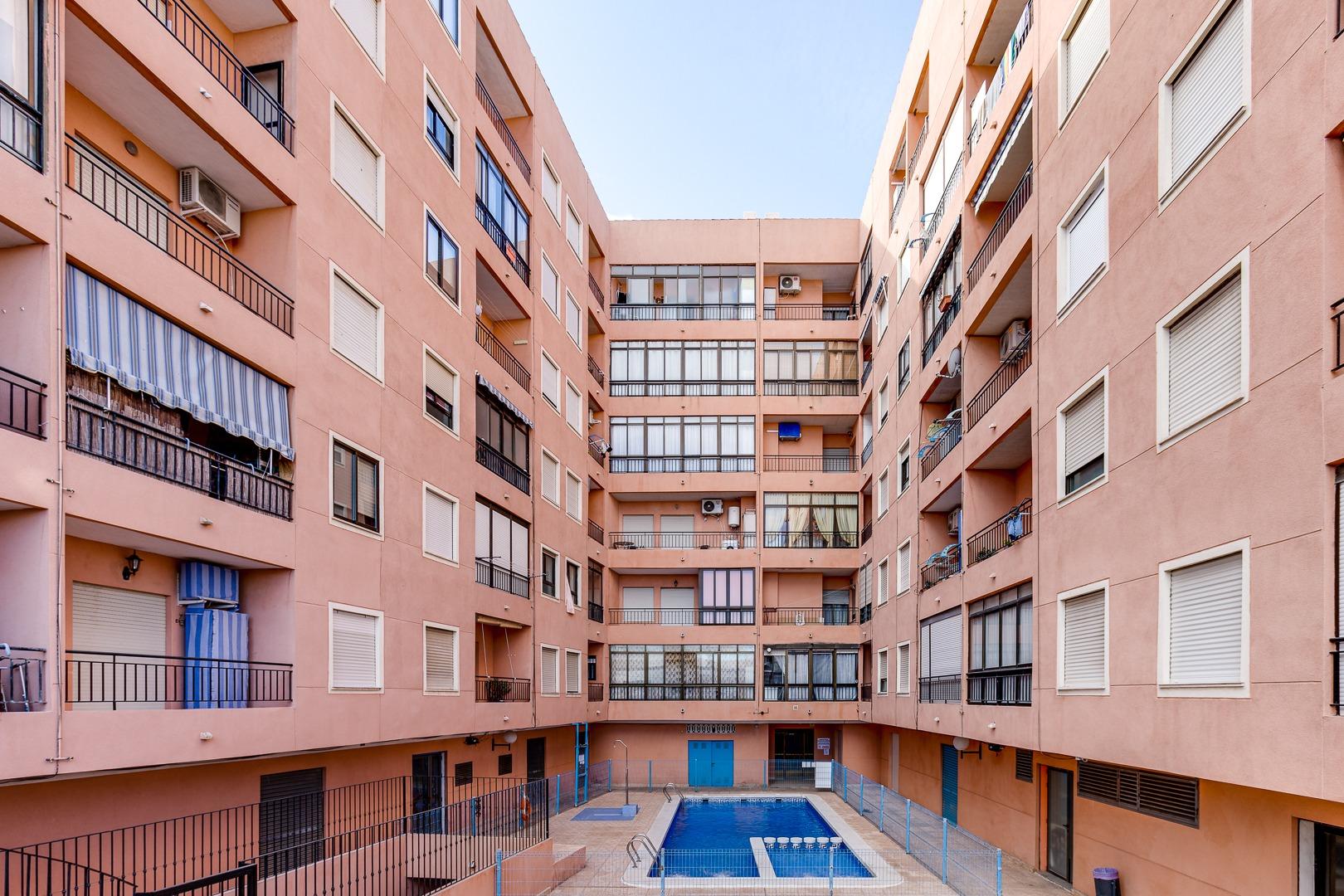 For sale - 2 Bedroom 1 Bathroom Apartment in Torrevieja - Centro  - Alicante