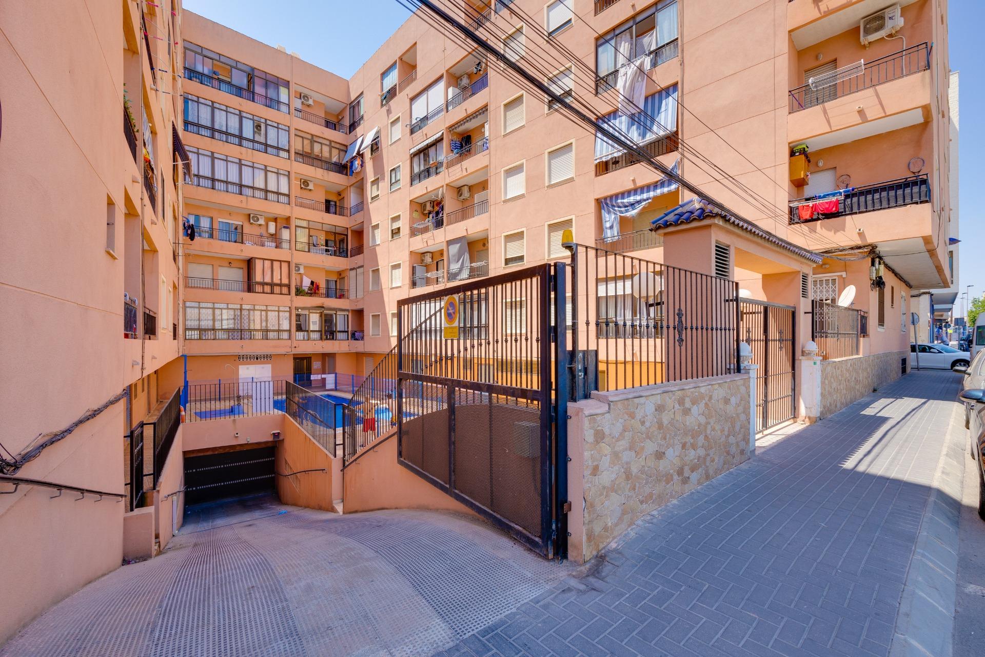 For sale - 2 Bedroom 1 Bathroom Apartment in Torrevieja - Centro  - Alicante