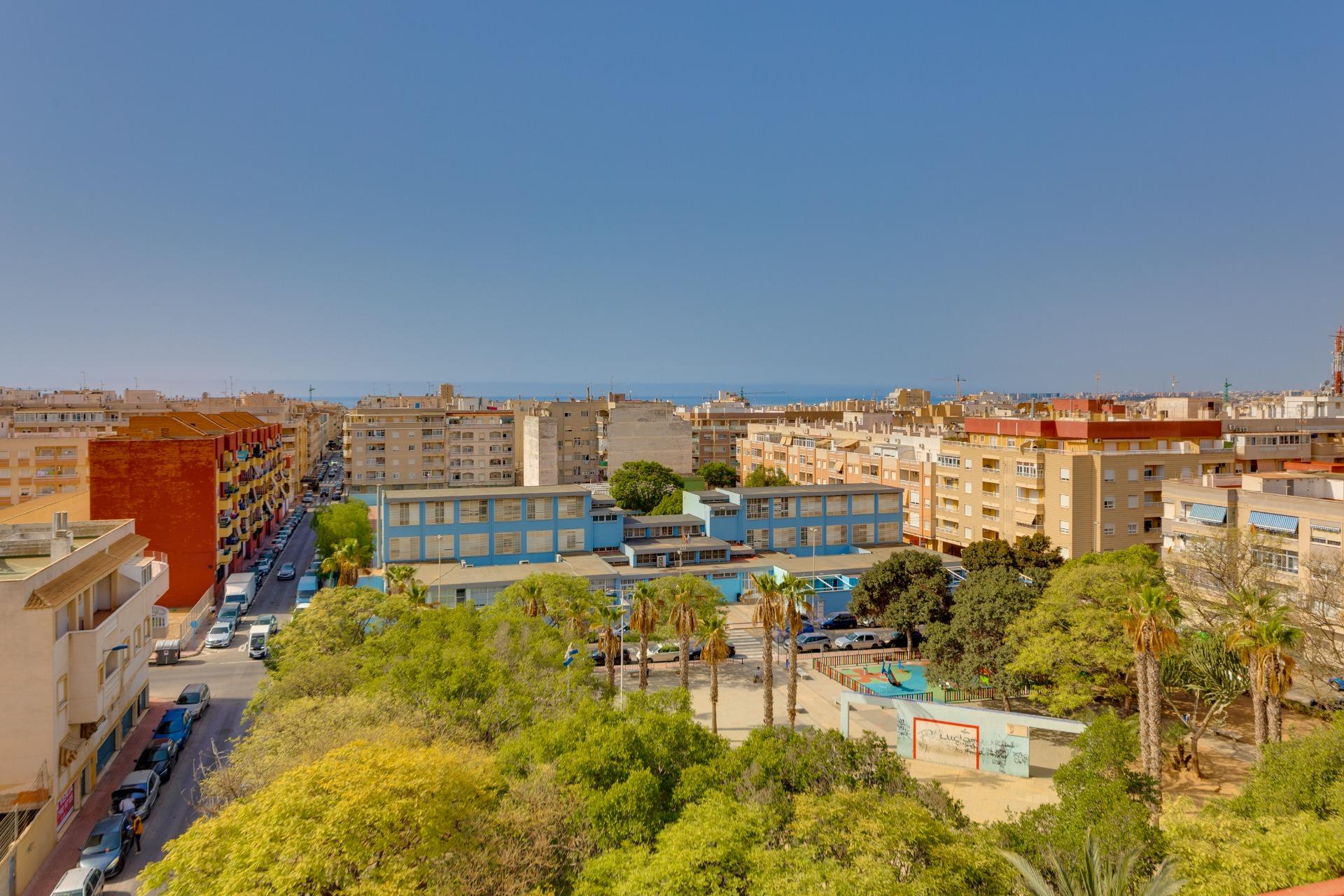 For sale - 2 Bedroom 1 Bathroom Apartment in Torrevieja - Centro  - Alicante