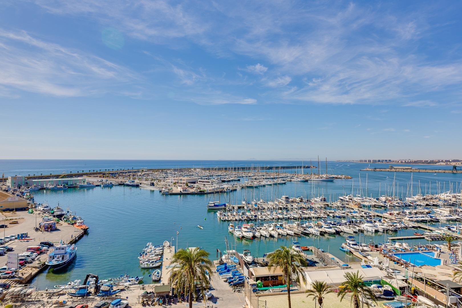 For sale - 2 Bedroom 1 Bathroom Apartment in Torrevieja - Centro  - Alicante