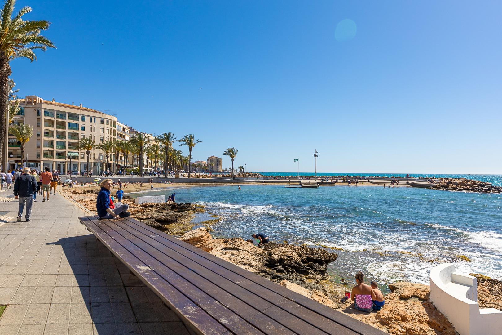 For sale - 2 Bedroom 1 Bathroom Apartment in Torrevieja - Centro  - Alicante