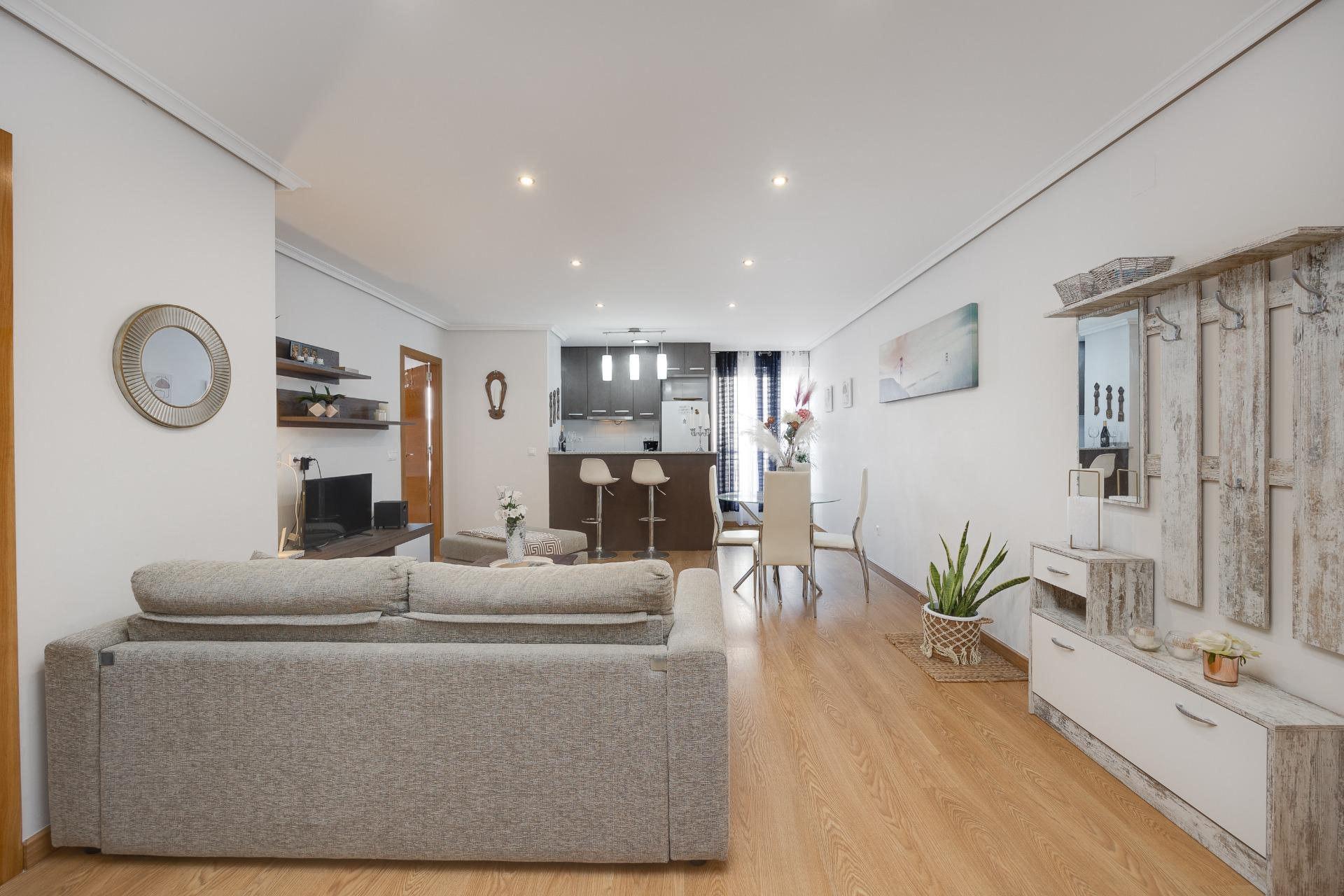 For sale - 2 Bedroom 1 Bathroom Apartment in Torrevieja - Centro  - Alicante