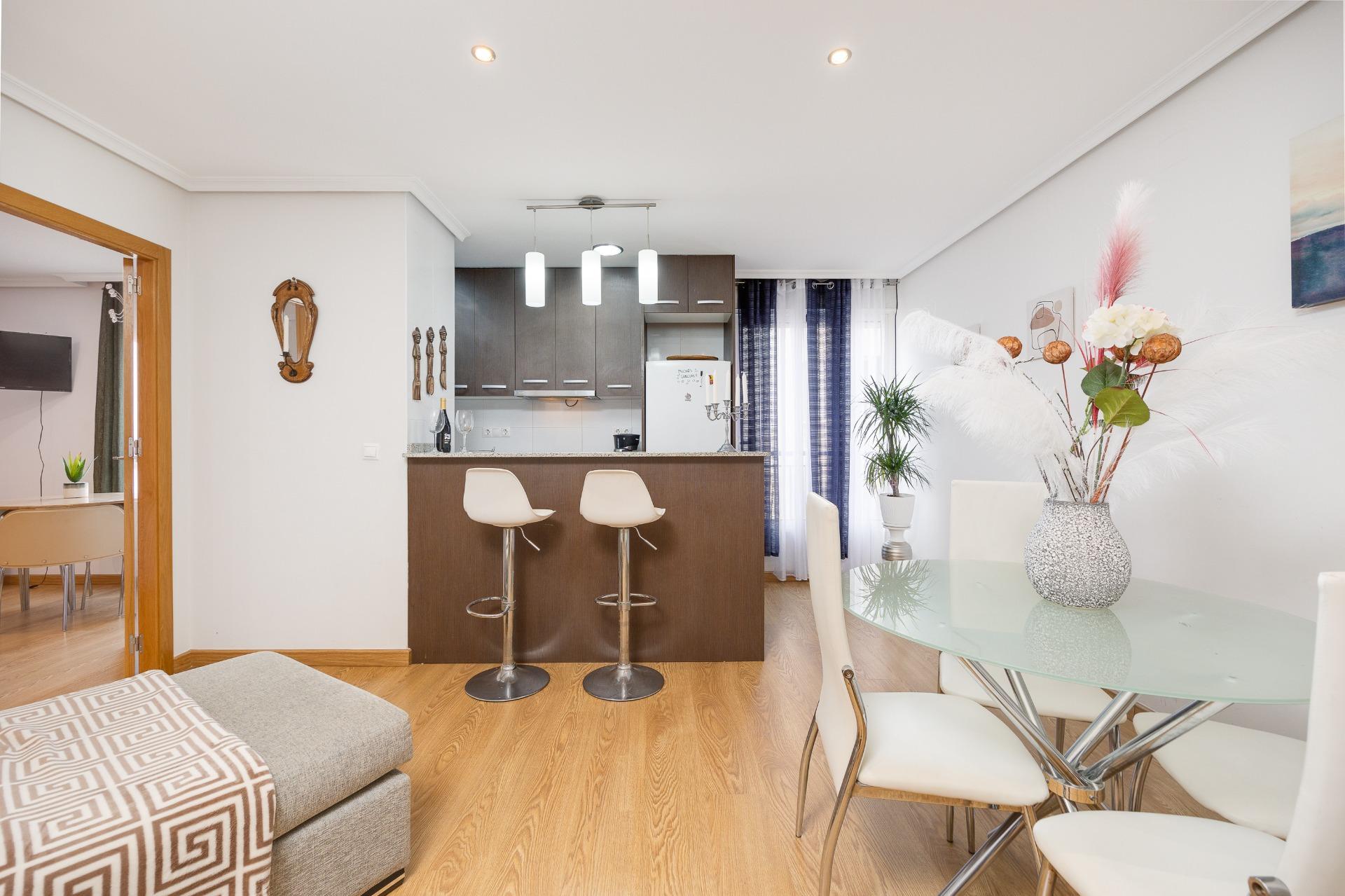 For sale - 2 Bedroom 1 Bathroom Apartment in Torrevieja - Centro  - Alicante