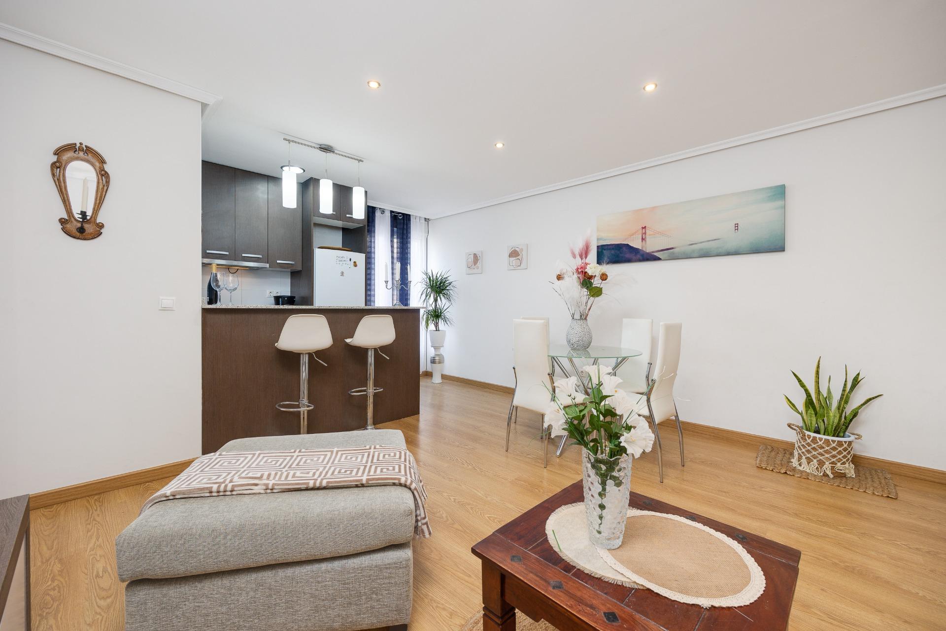 For sale - 2 Bedroom 1 Bathroom Apartment in Torrevieja - Centro  - Alicante