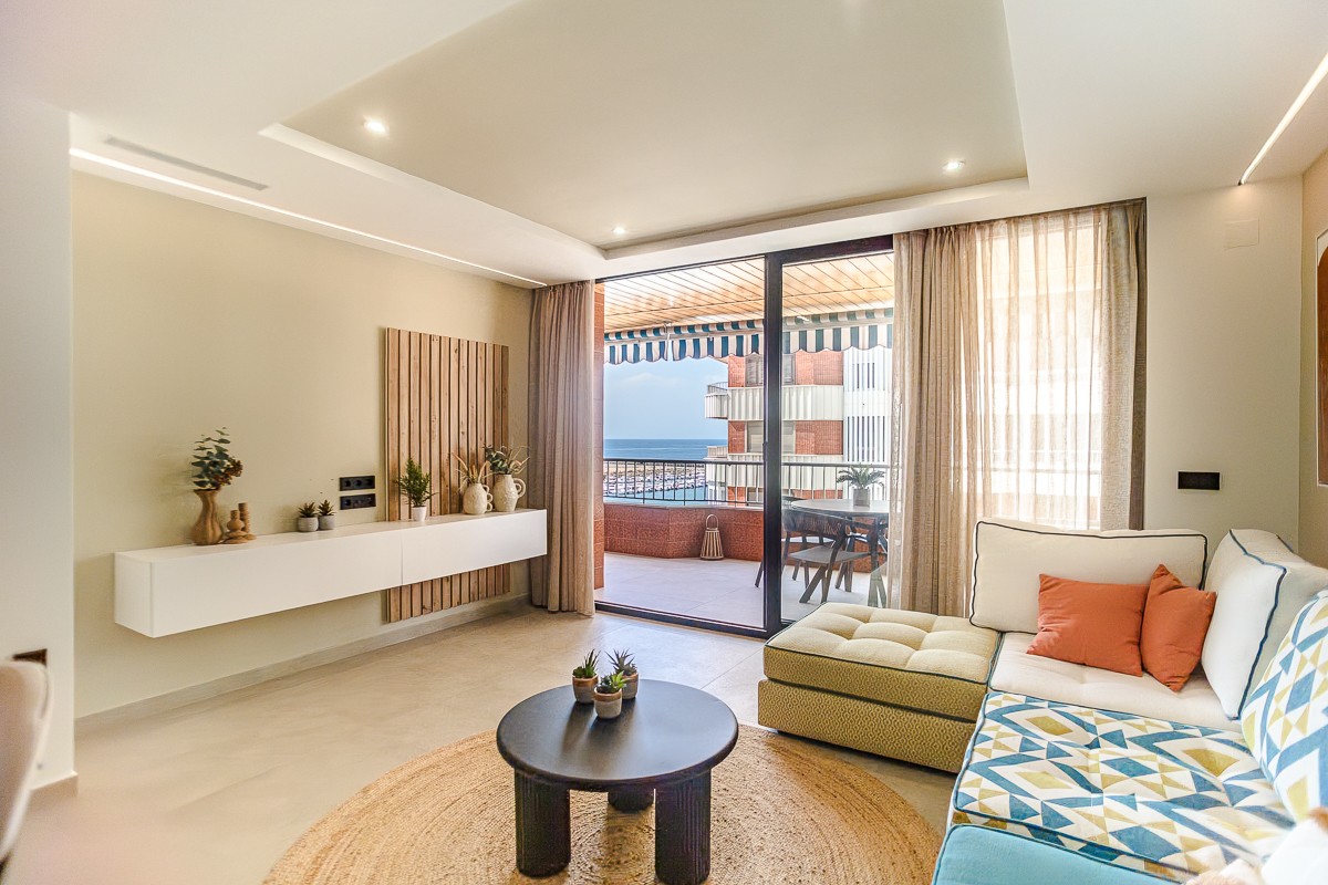 For sale - 3 Bedroom 3 Bathroom Apartment in Torrevieja - Costa Blanca  - Alicante
