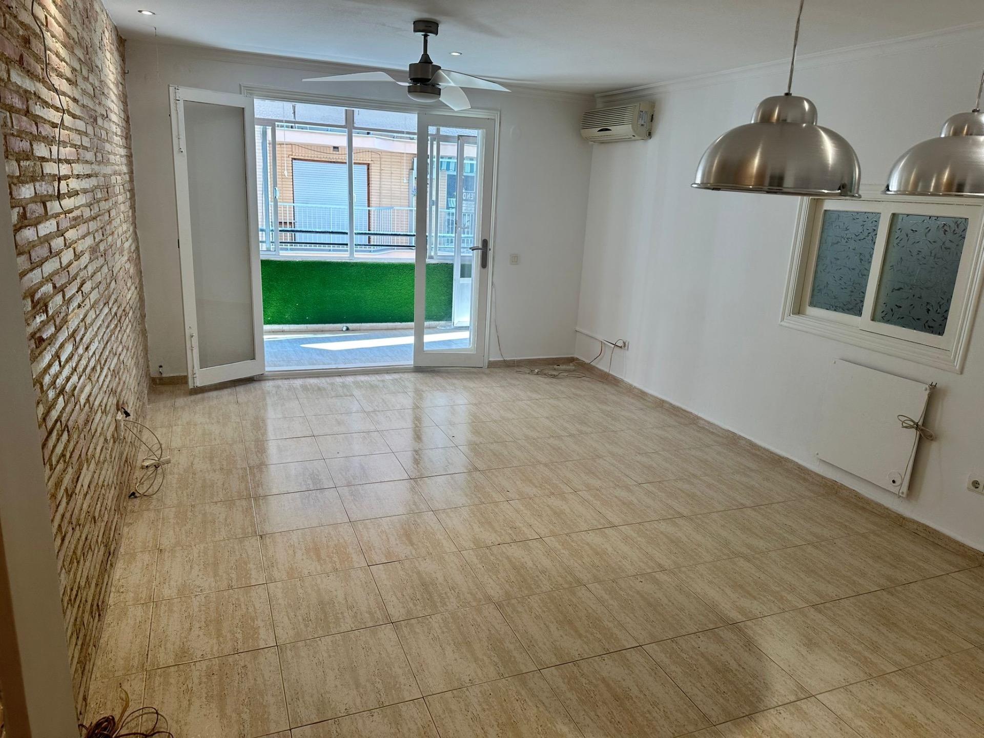 For sale - 3 Bedroom 2 Bathroom Apartment in Torrevieja - El Acequión - Los Náufragos  - Alicante