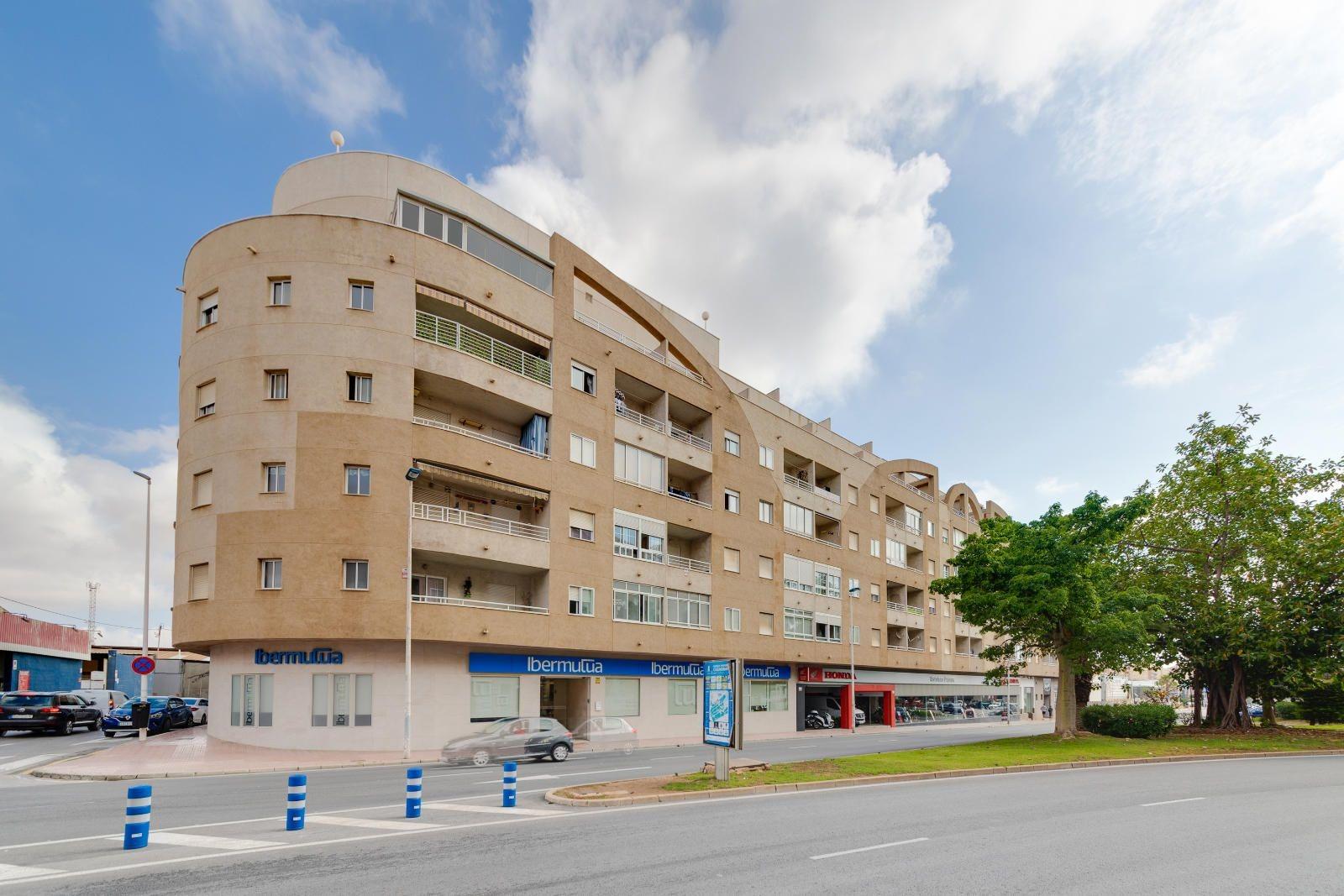 For sale - 2 Bedroom 1 Bathroom Apartment in Torrevieja - Centro  - Alicante