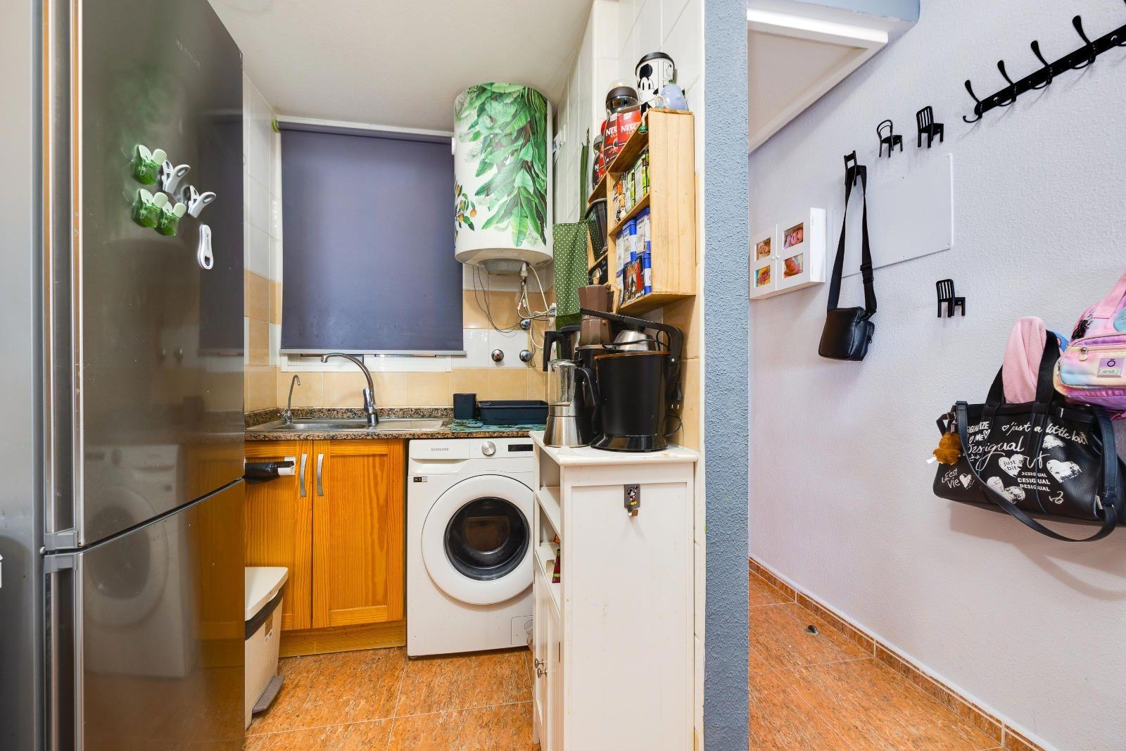 For sale - 2 Bedroom 1 Bathroom Apartment in Torrevieja - Centro  - Alicante