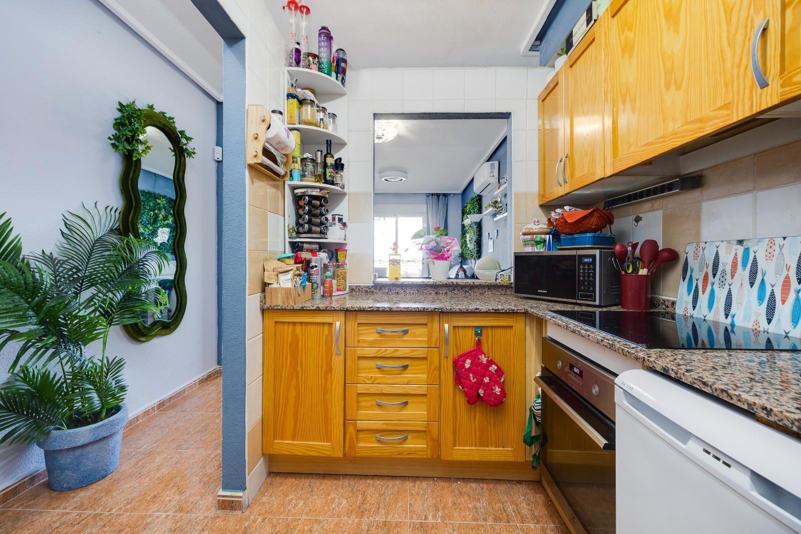 For sale - 2 Bedroom 1 Bathroom Apartment in Torrevieja - Centro  - Alicante