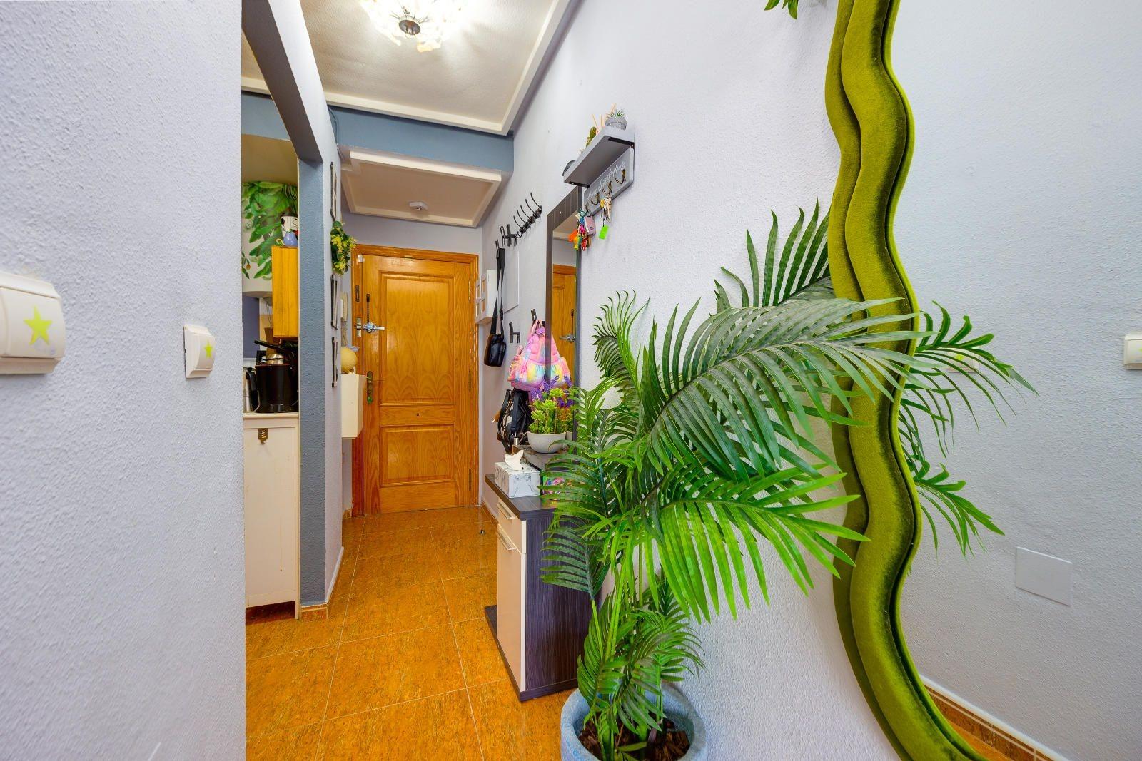 For sale - 2 Bedroom 1 Bathroom Apartment in Torrevieja - Centro  - Alicante