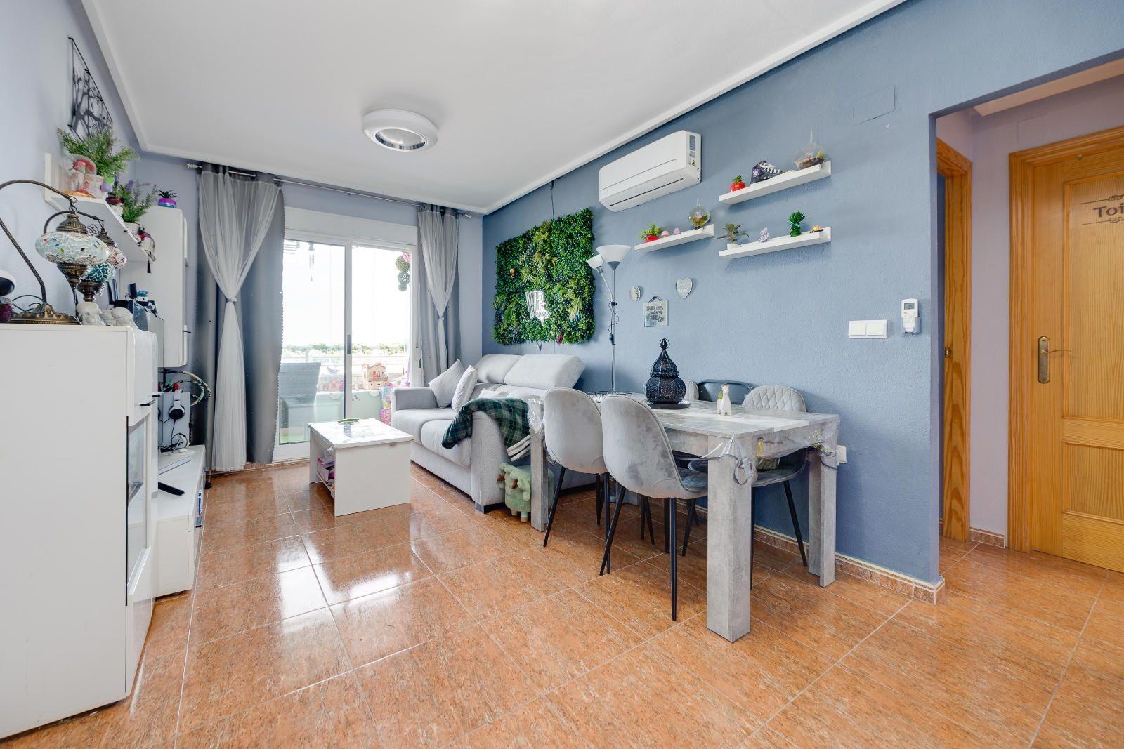 For sale - 2 Bedroom 1 Bathroom Apartment in Torrevieja - Centro  - Alicante