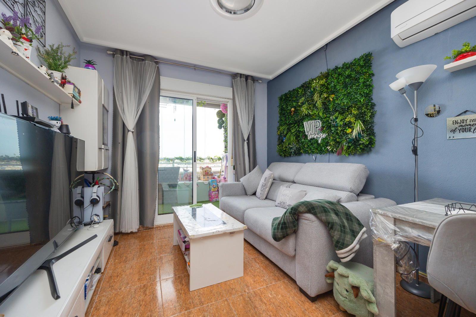 For sale - 2 Bedroom 1 Bathroom Apartment in Torrevieja - Centro  - Alicante