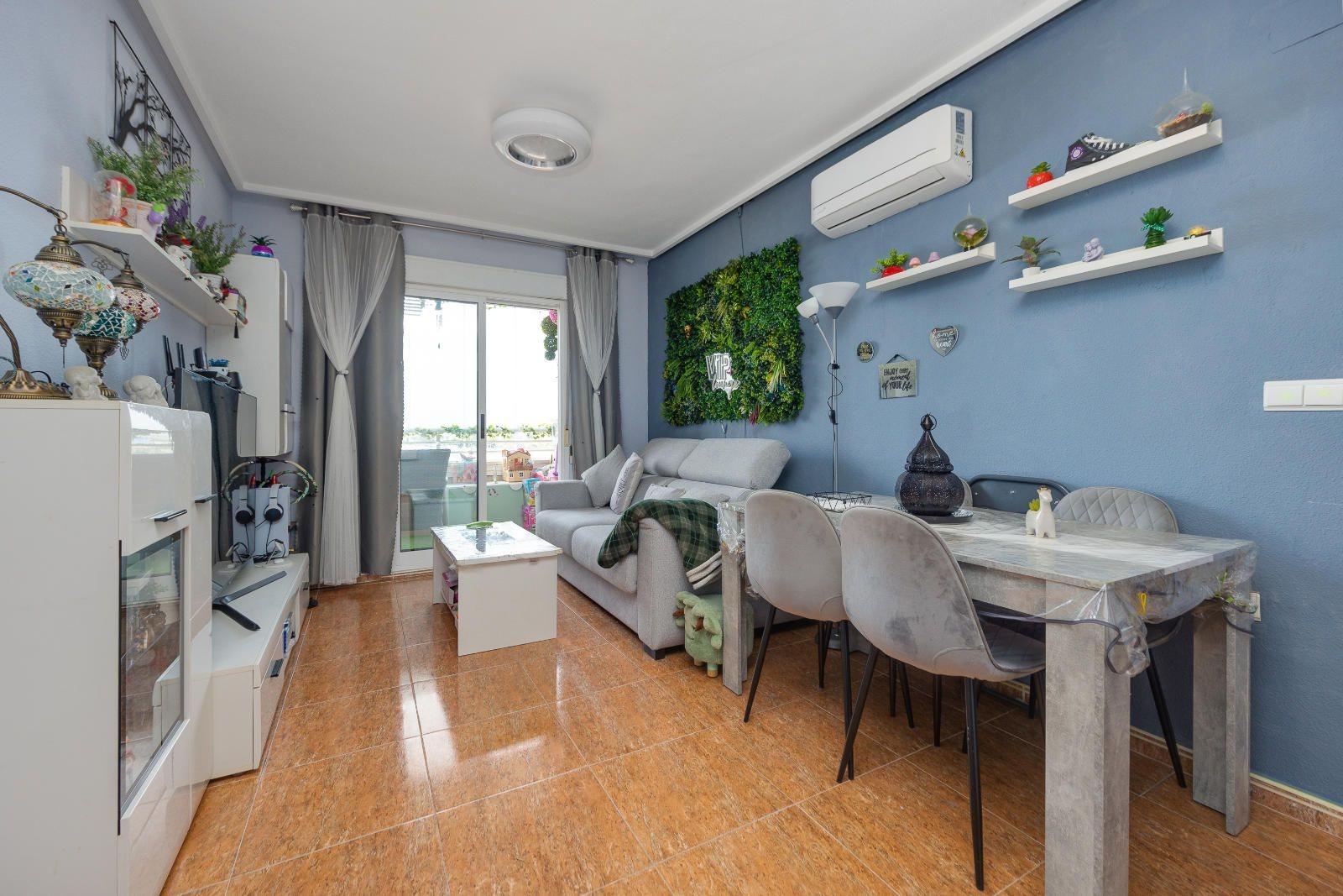 For sale - 2 Bedroom 1 Bathroom Apartment in Torrevieja - Centro  - Alicante