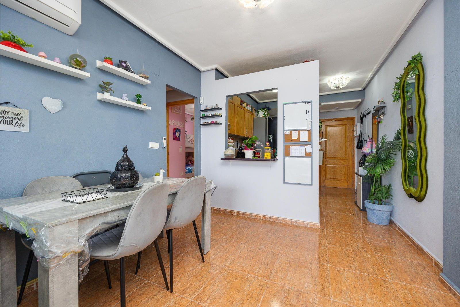 For sale - 2 Bedroom 1 Bathroom Apartment in Torrevieja - Centro  - Alicante