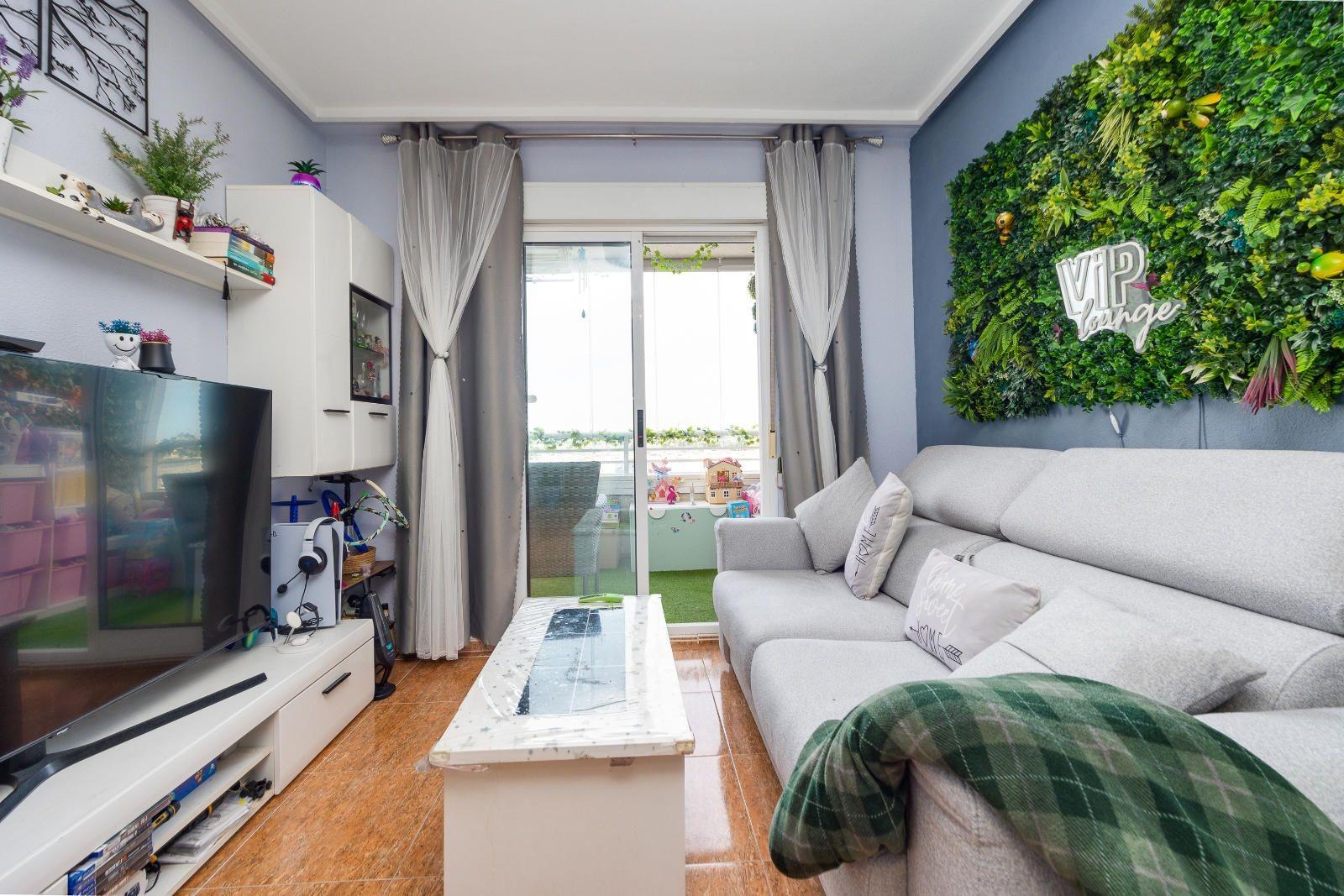 For sale - 2 Bedroom 1 Bathroom Apartment in Torrevieja - Centro  - Alicante