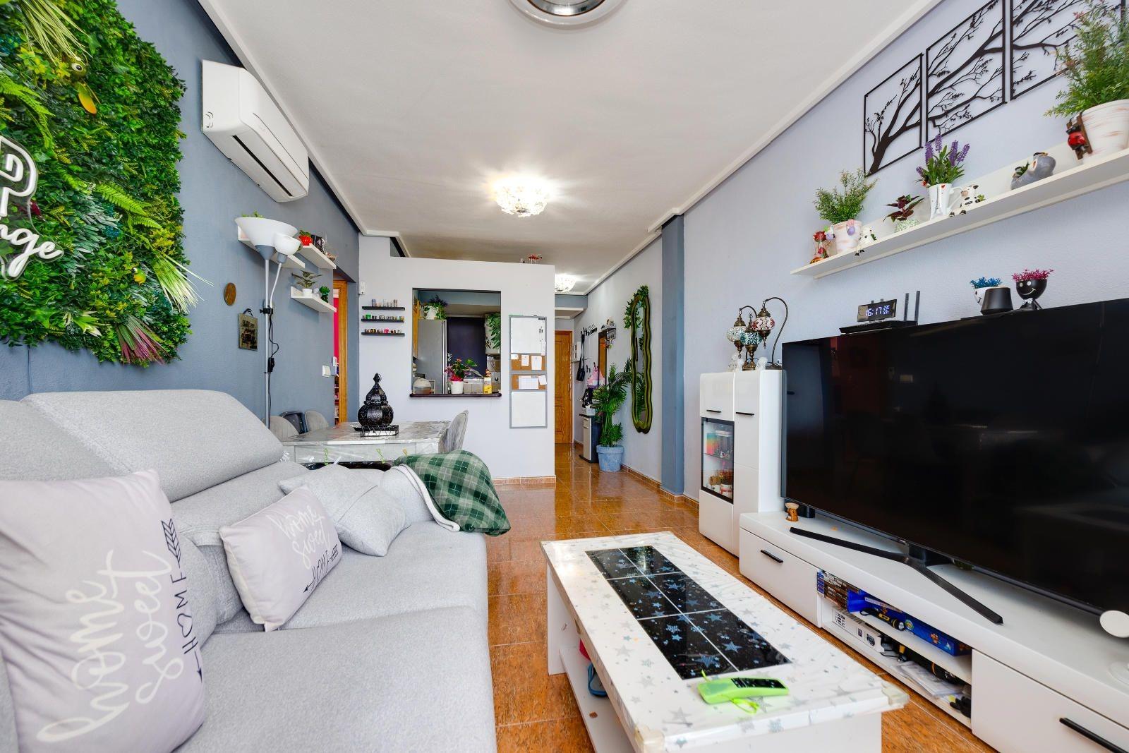 For sale - 2 Bedroom 1 Bathroom Apartment in Torrevieja - Centro  - Alicante