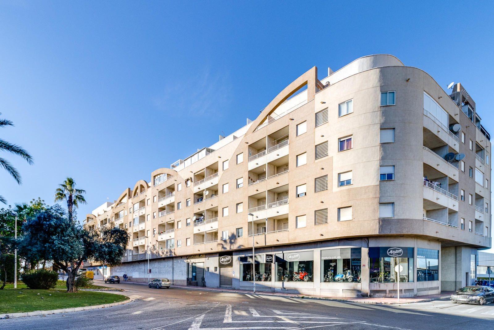 For sale - 2 Bedroom 1 Bathroom Apartment in Torrevieja - Centro  - Alicante