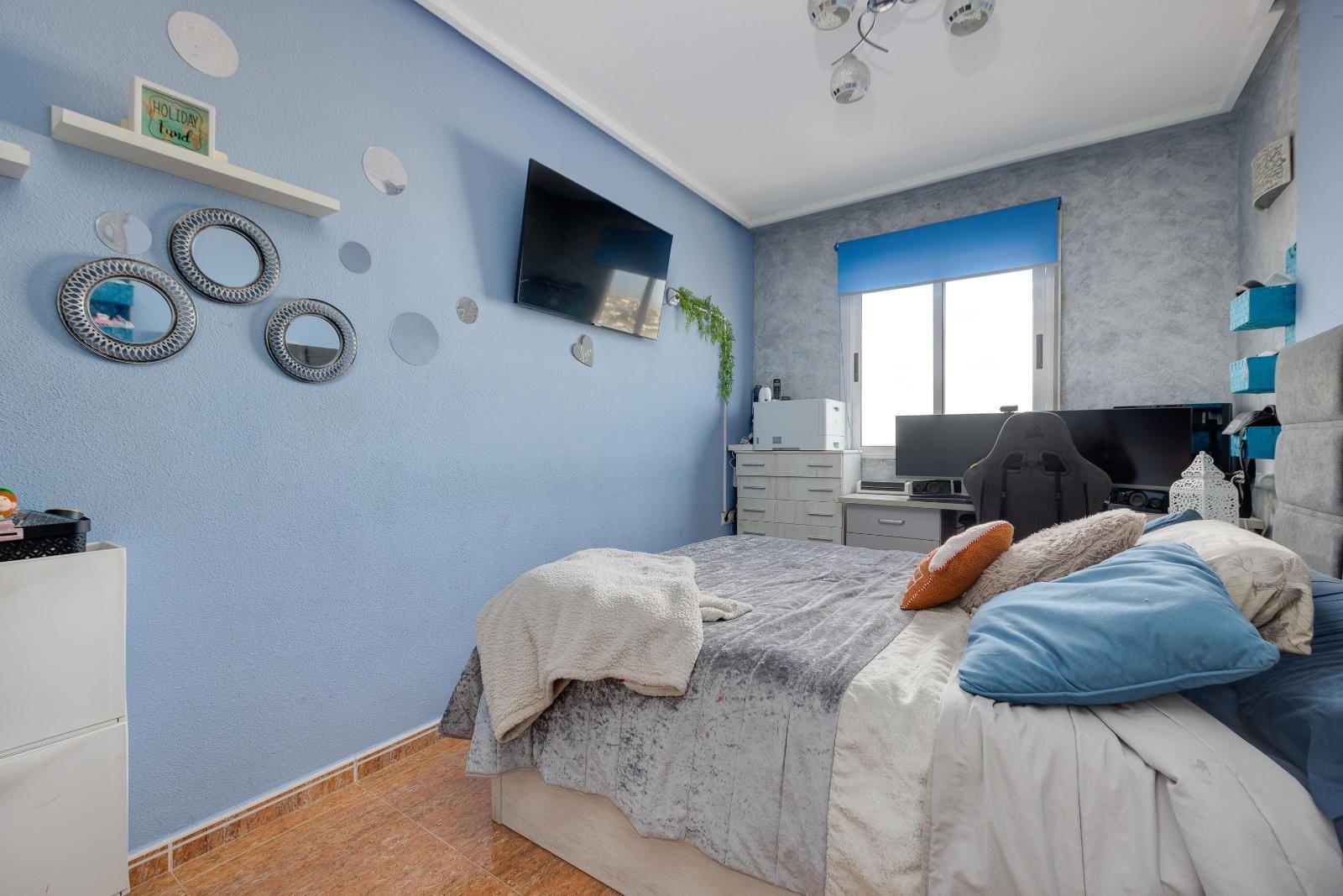 For sale - 2 Bedroom 1 Bathroom Apartment in Torrevieja - Centro  - Alicante