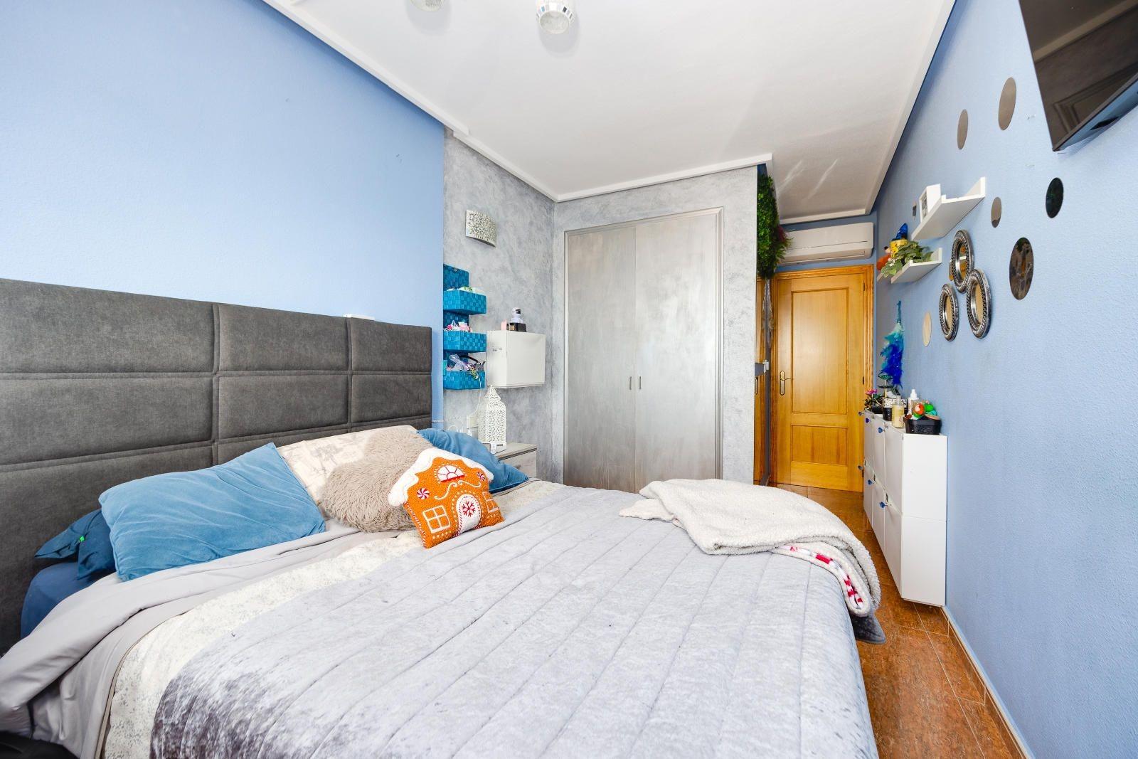 For sale - 2 Bedroom 1 Bathroom Apartment in Torrevieja - Centro  - Alicante